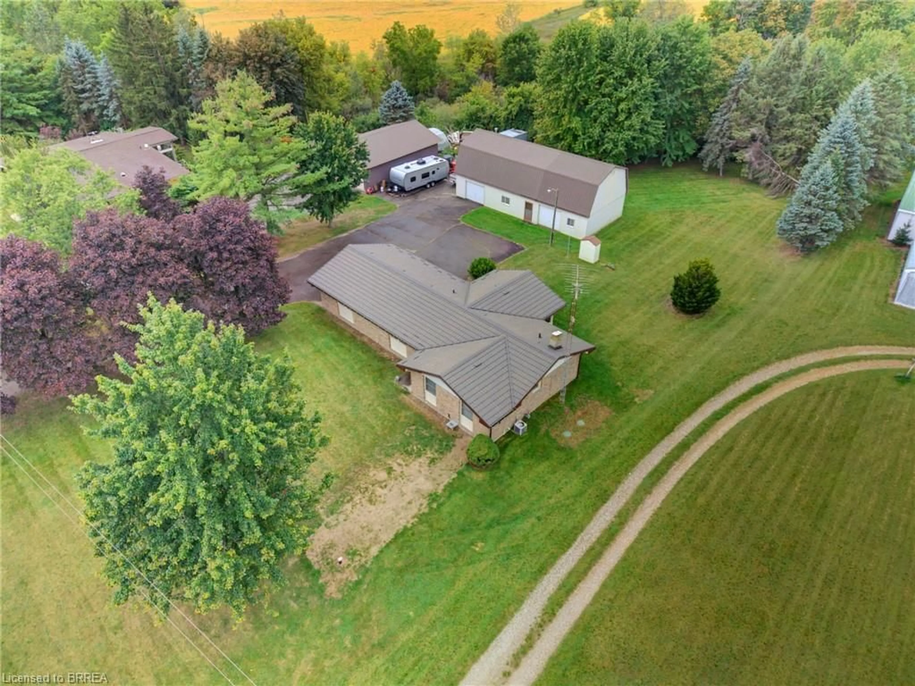 A pic from outside/outdoor area/front of a property/back of a property/a pic from drone, street for 425 Bishopsgate Road, Brant County Ontario N3T 5L7