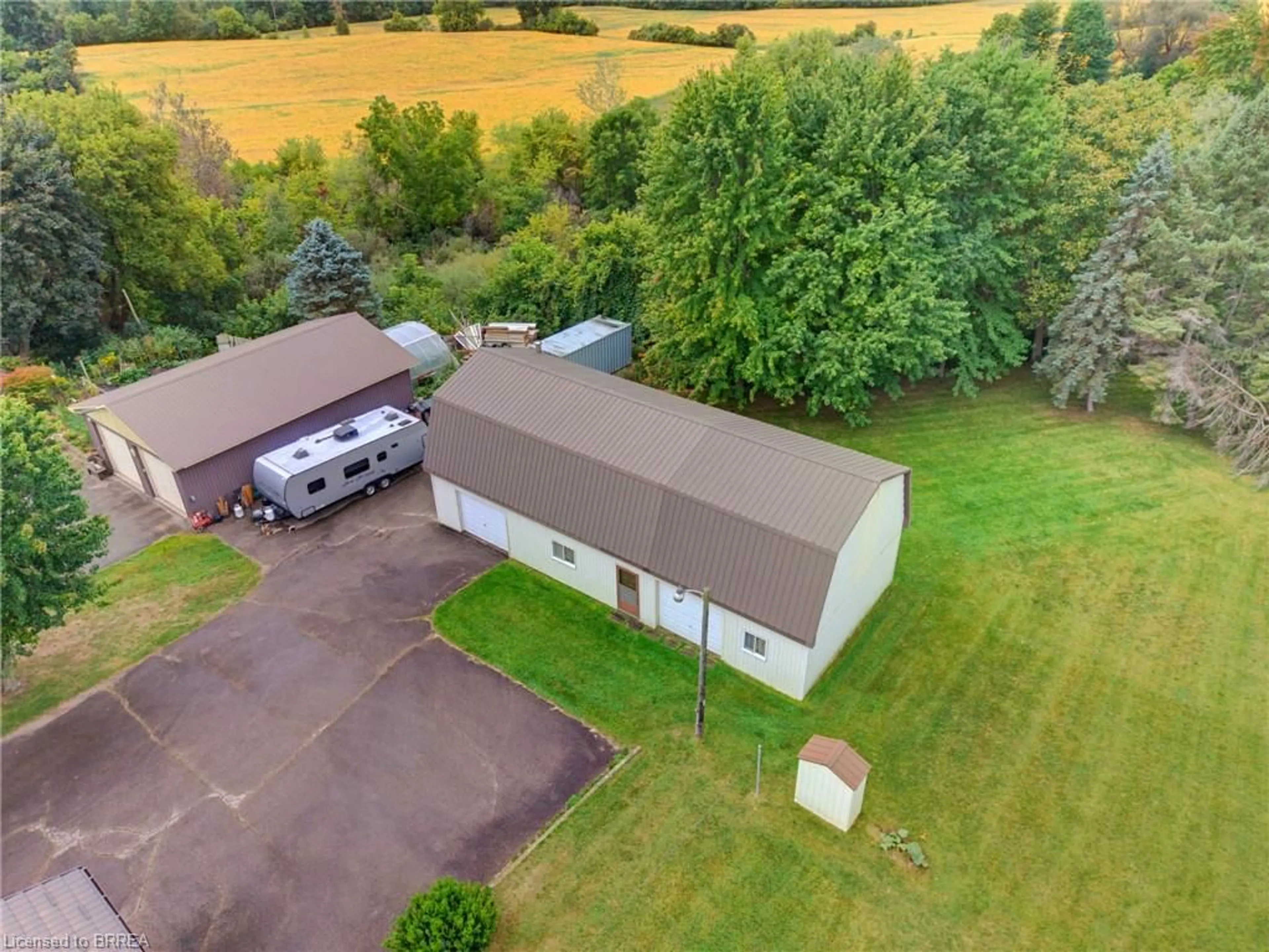 A pic from outside/outdoor area/front of a property/back of a property/a pic from drone, building for 425 Bishopsgate Road, Brant County Ontario N3T 5L7