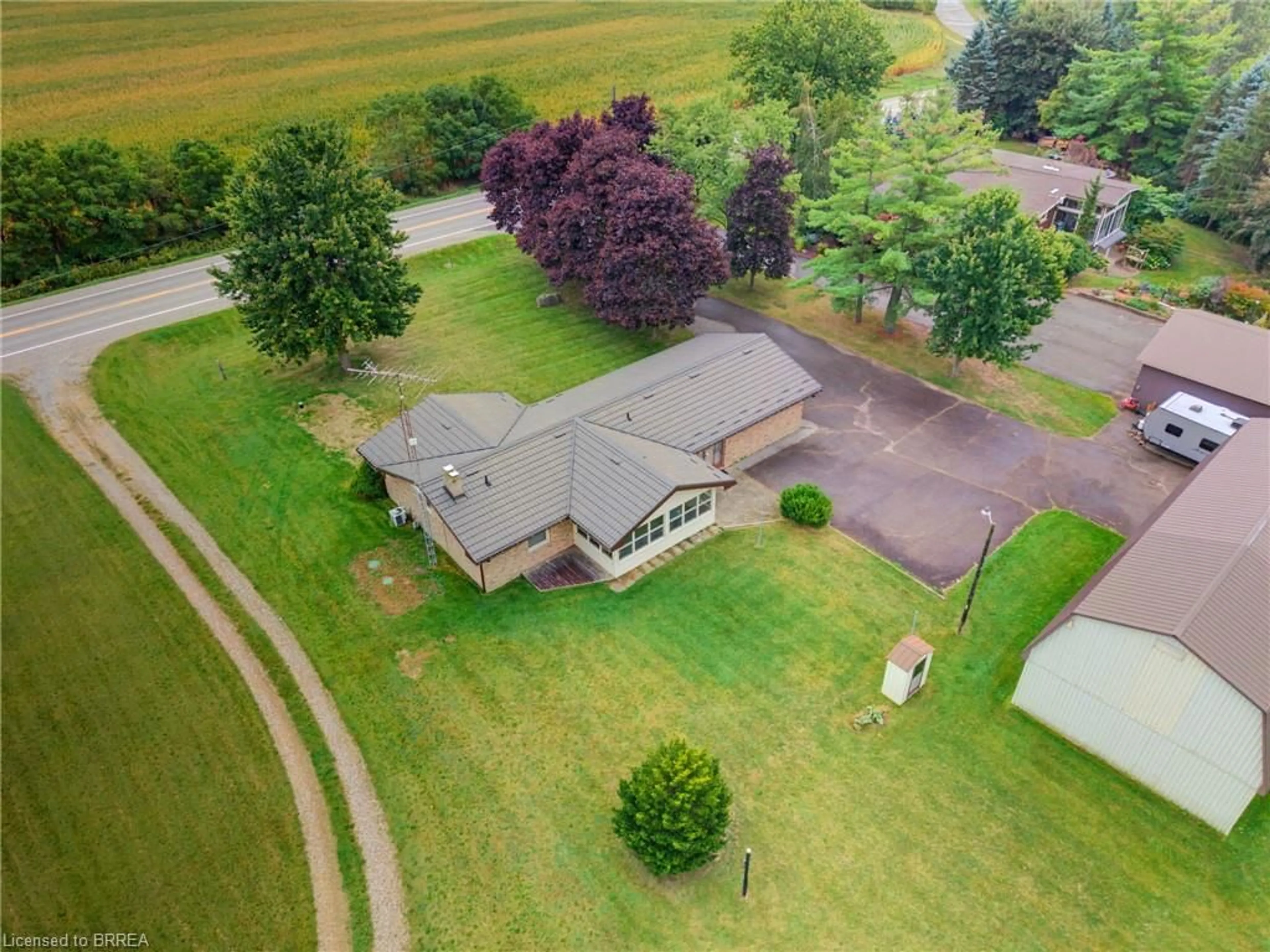 A pic from outside/outdoor area/front of a property/back of a property/a pic from drone, unknown for 425 Bishopsgate Road, Brant County Ontario N3T 5L7