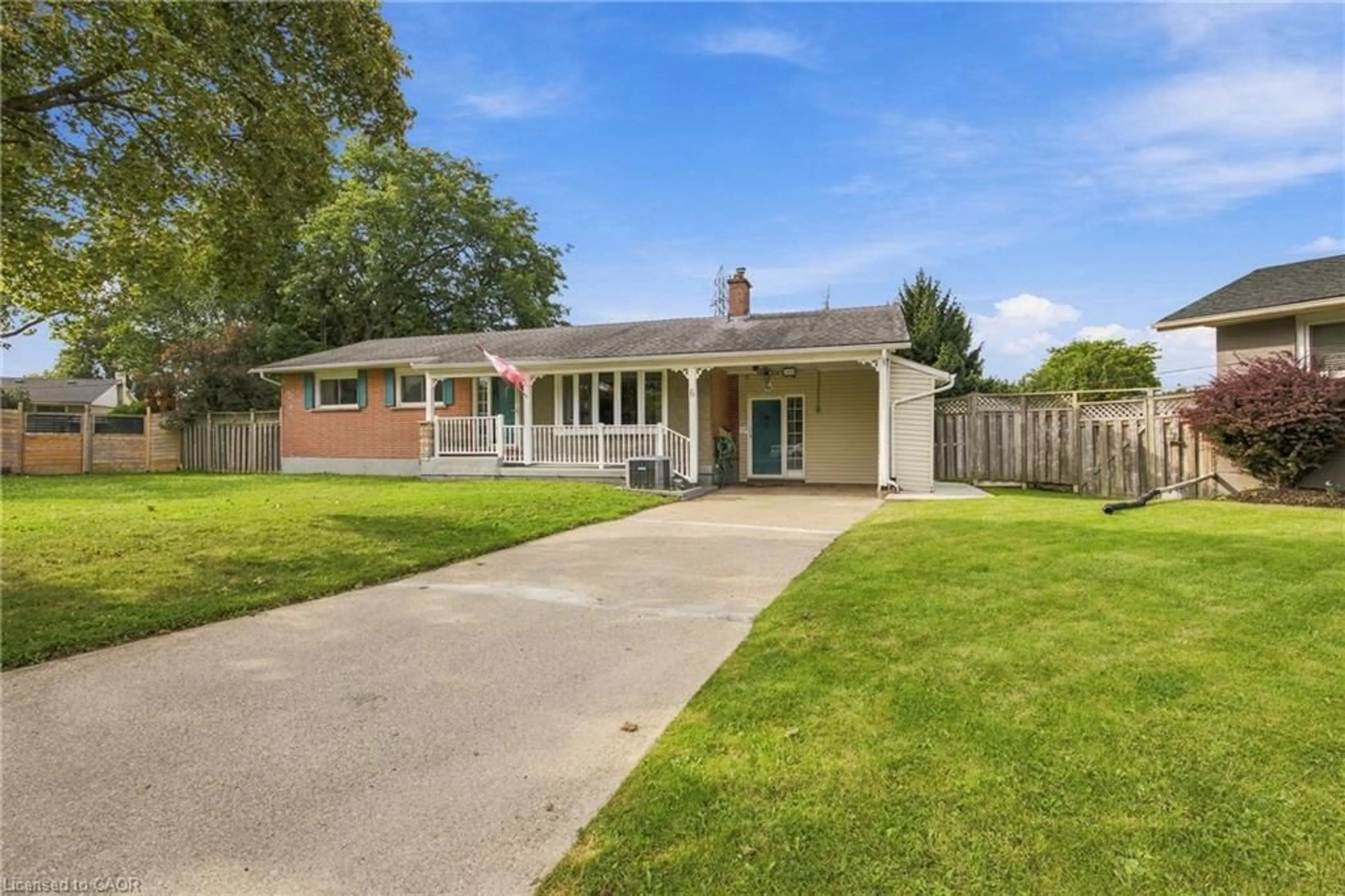 A pic from outside/outdoor area/front of a property/back of a property/a pic from drone, street for 6 Glengrove Cir, St. Catharines Ontario L2T 2Y9