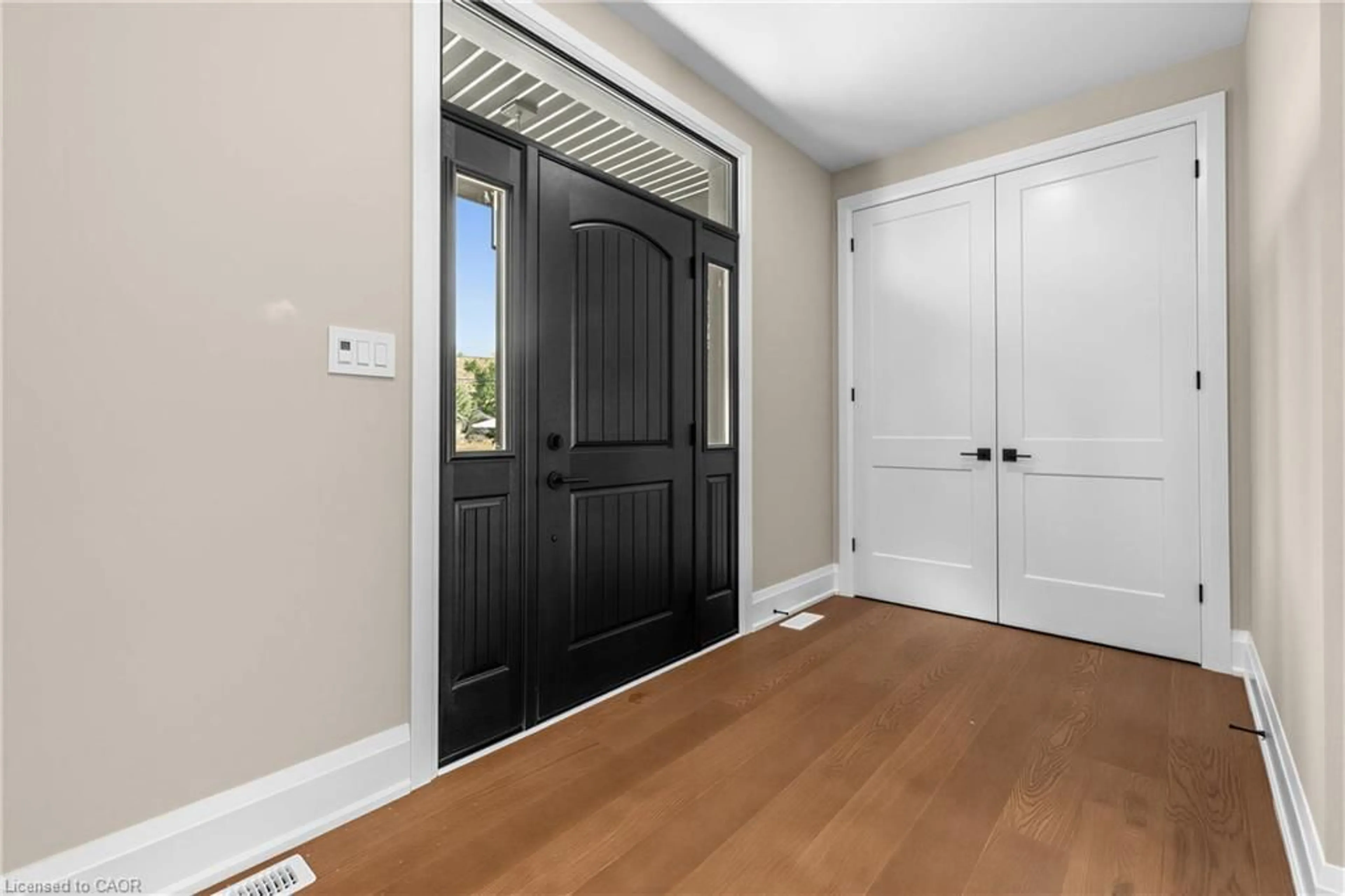 Indoor entryway for 21674 Highway 48, East Gwillimbury Ontario L0G 1M0