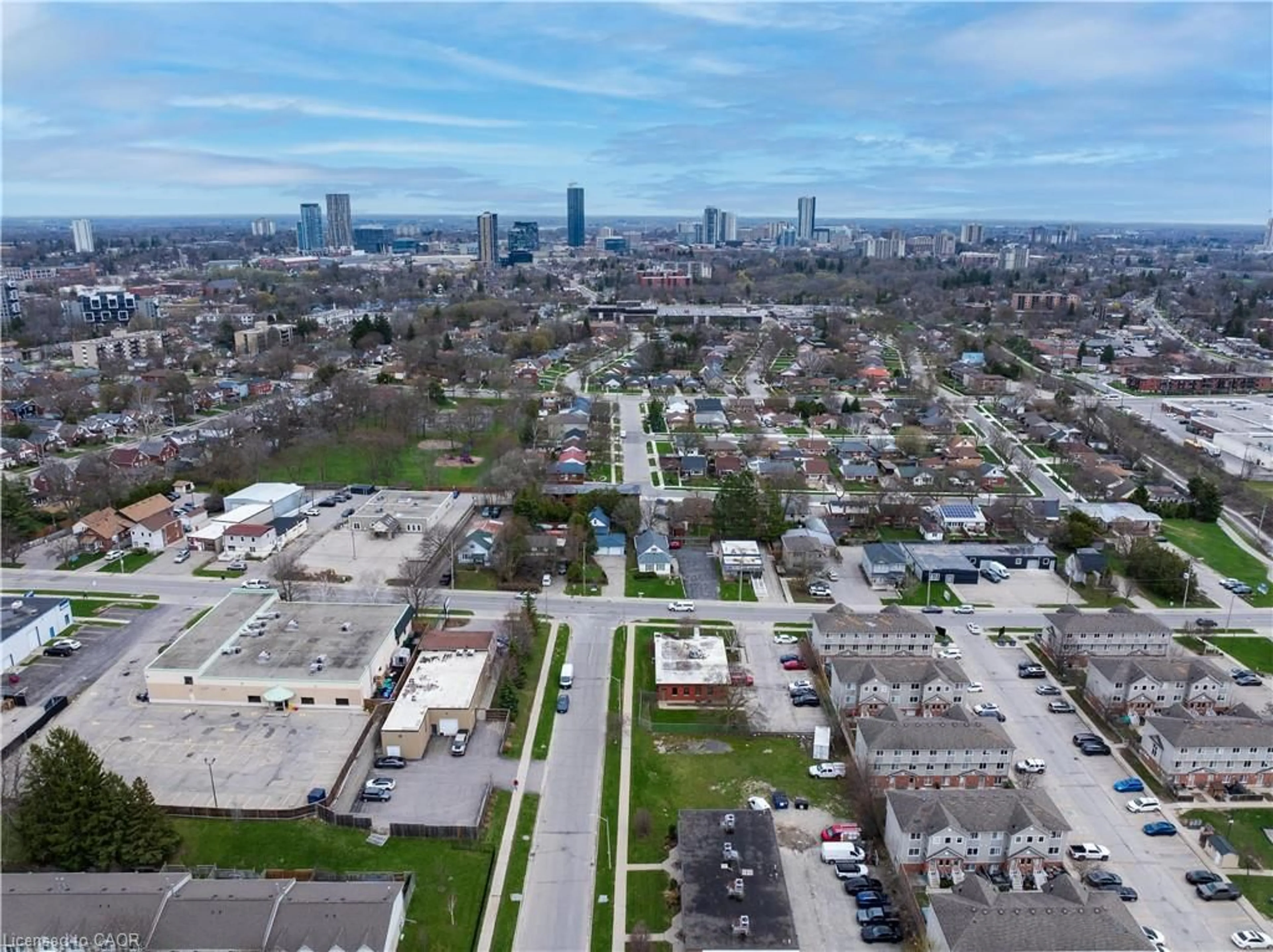 A pic from outside/outdoor area/front of a property/back of a property/a pic from drone, street for 284 Lawrence Ave, Kitchener Ontario N2M 1Y4