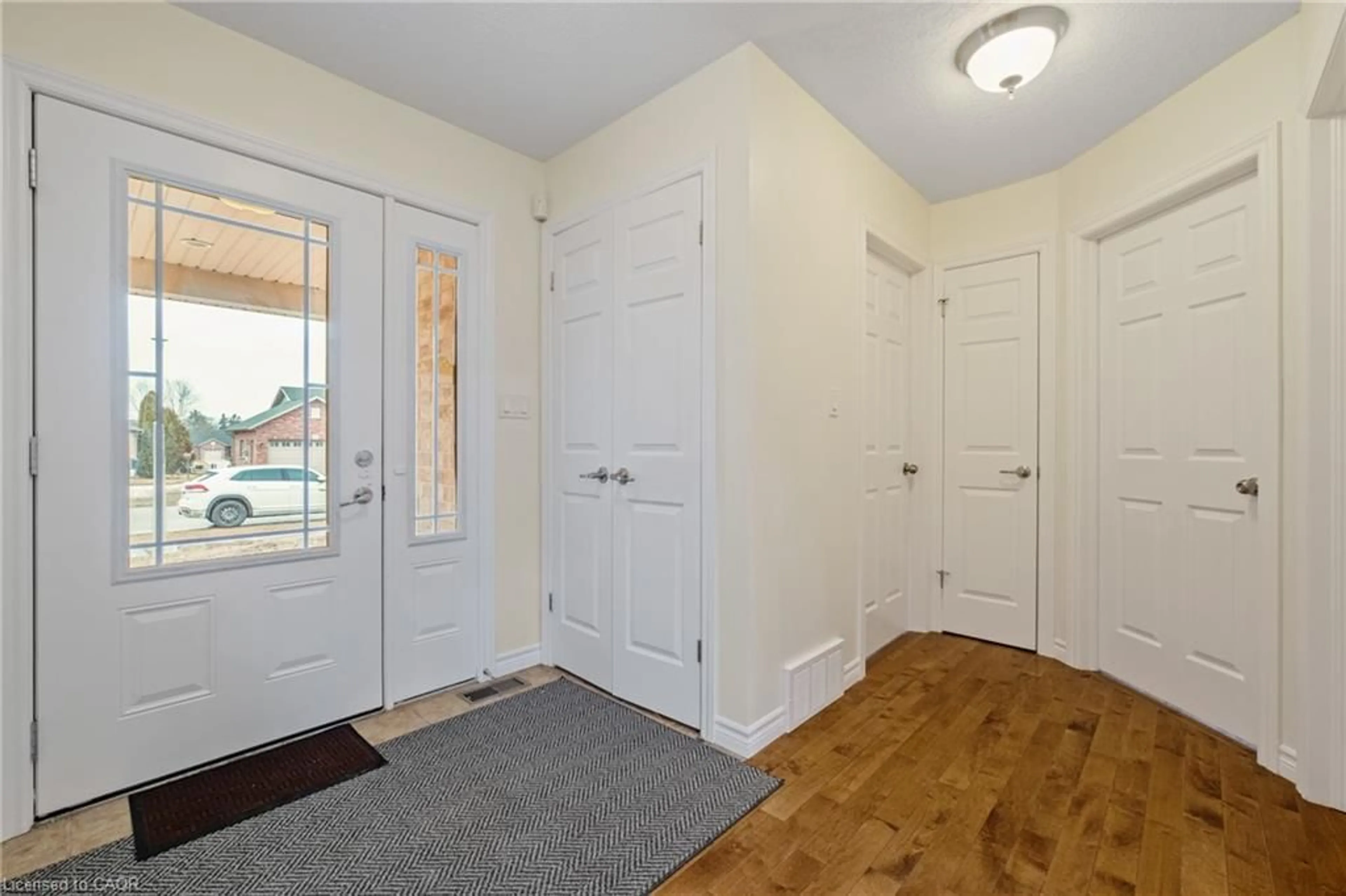 Indoor entryway for 401 Carling Terr, Wingham Ontario N0G 2W0