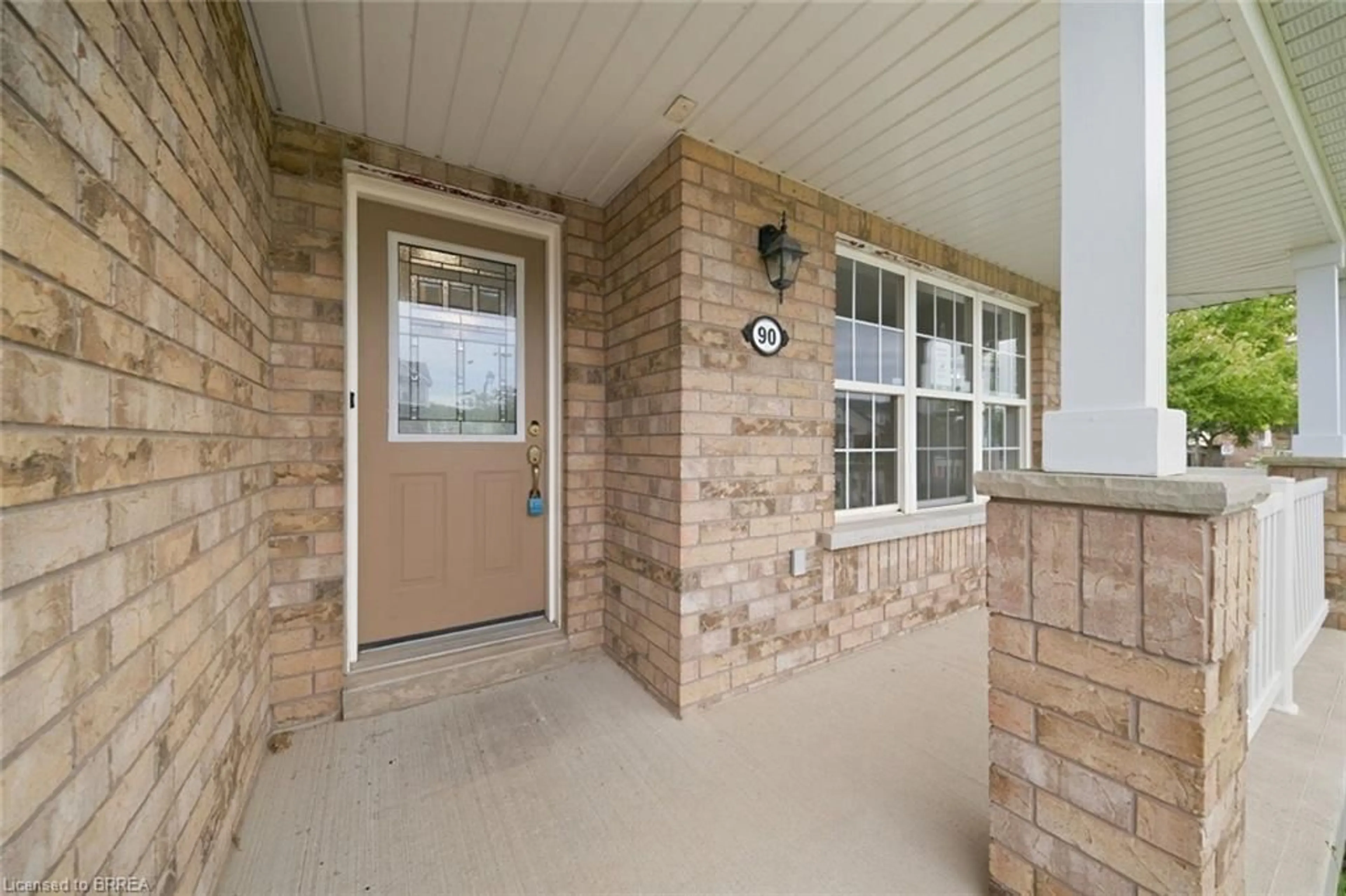 Indoor entryway for 90 Osborn Ave, Brantford Ontario N3T 6R3