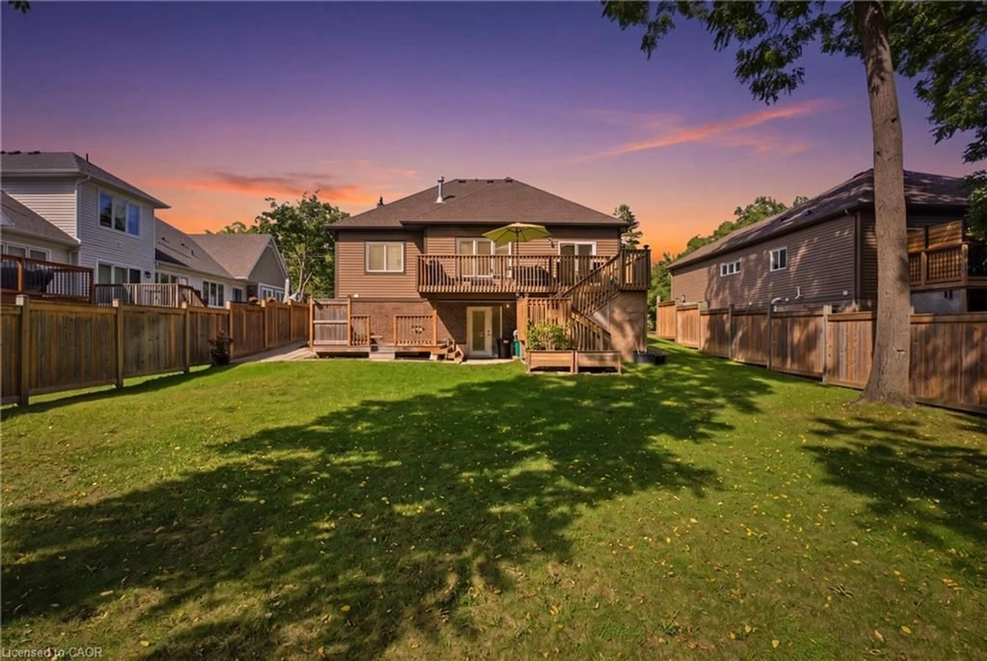 A pic from outside/outdoor area/front of a property/back of a property/a pic from drone, street for 3563 Dominion Rd, Fort Erie Ontario L0S 1N0