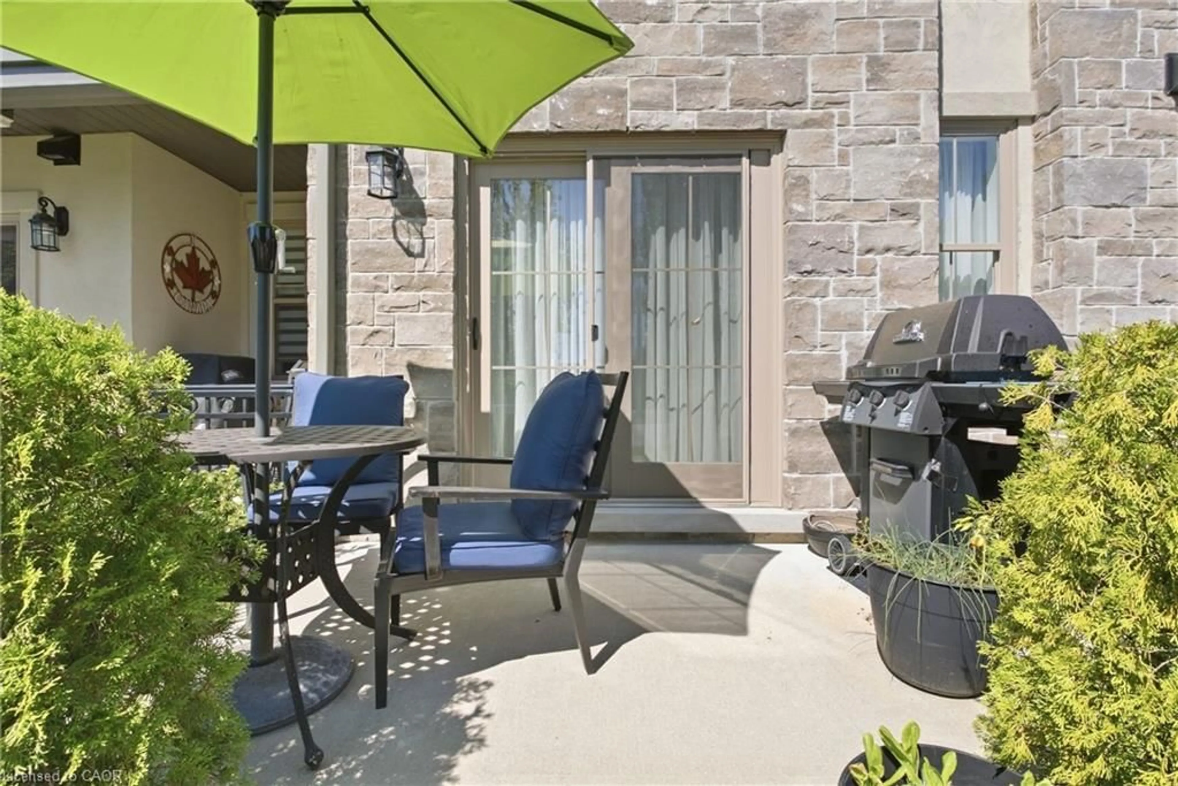 Patio, street for 31 St Andrews Lane, Niagara-on-the-Lake Ontario L0S 1J0