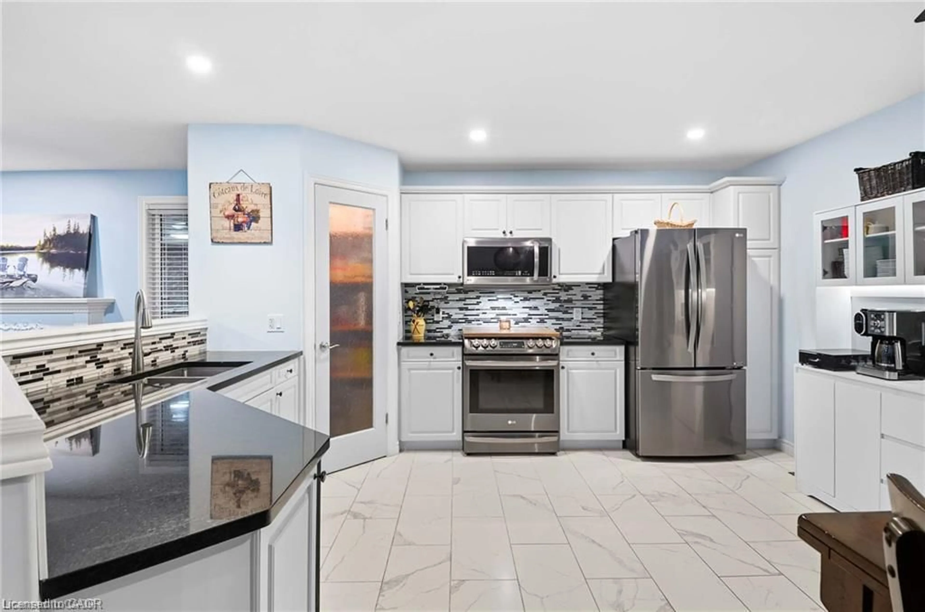 Open concept kitchen, ceramic/tile floor for 11 Simon Crt, Waterford Ontario N0E 1Y0