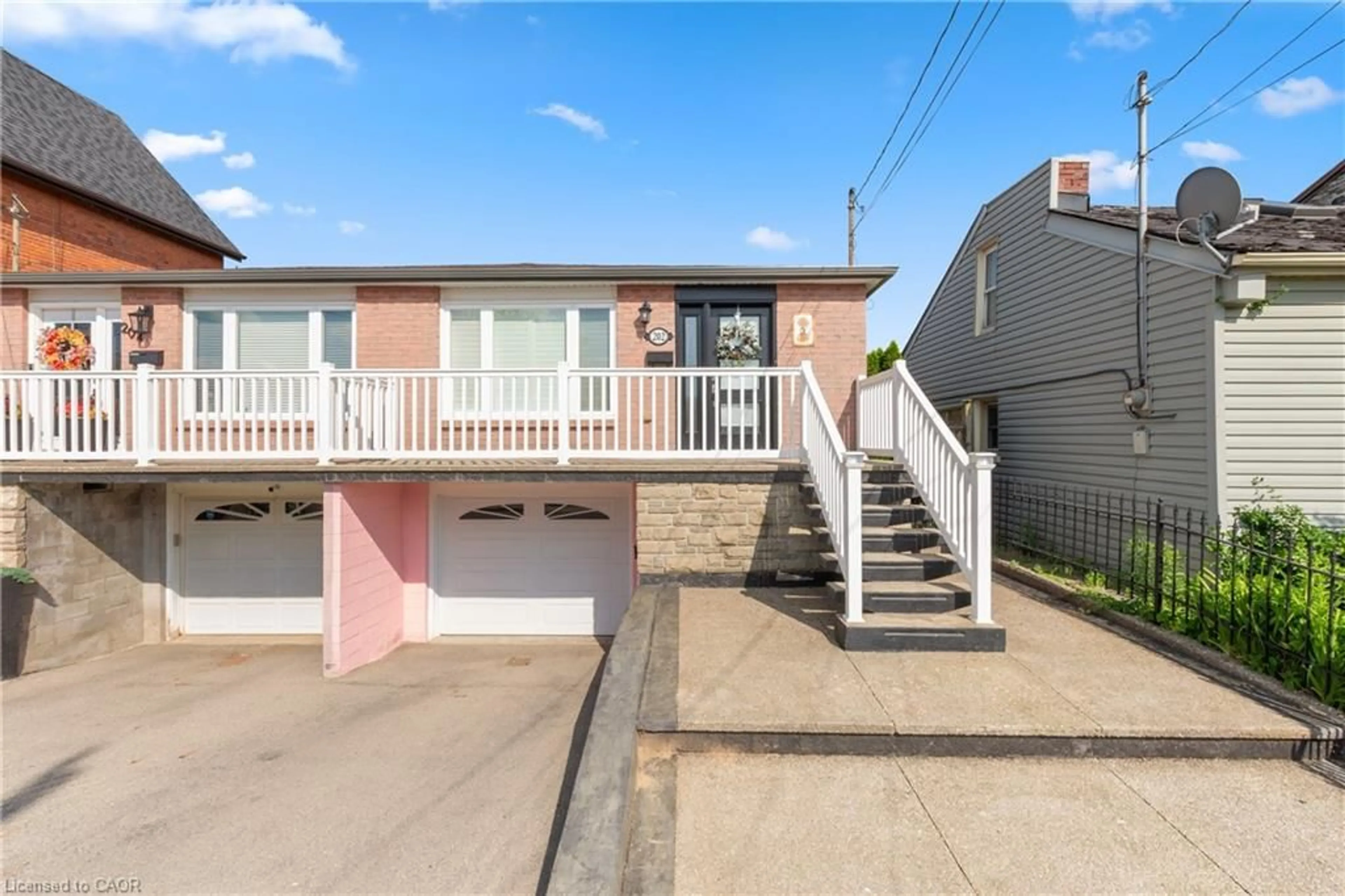 Unknown for 202 Ray St, Hamilton Ontario L8R 2Y2