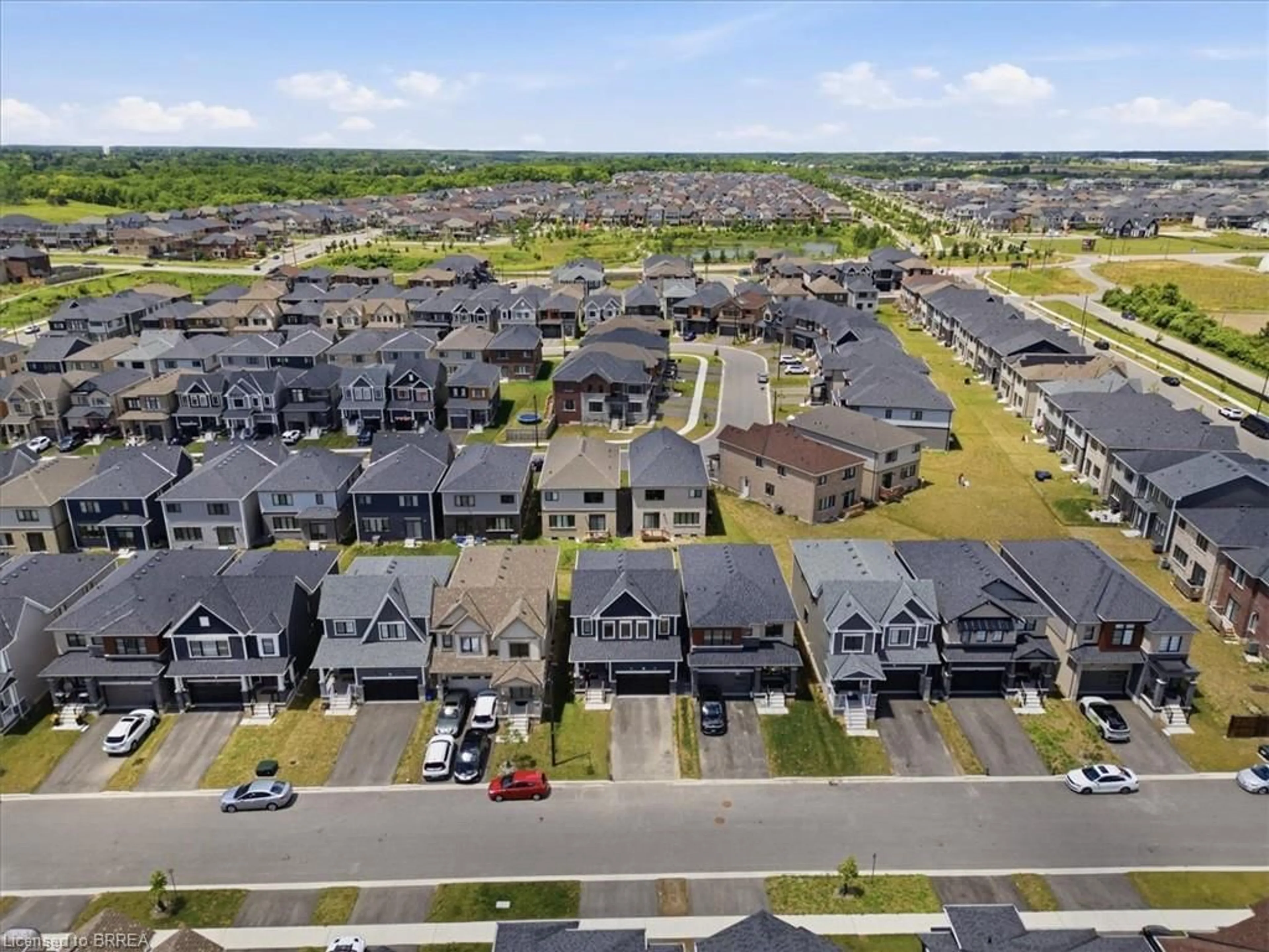 A pic from outside/outdoor area/front of a property/back of a property/a pic from drone, street for 78 Lilac Cir, Caledonia Ontario N3W 0H5