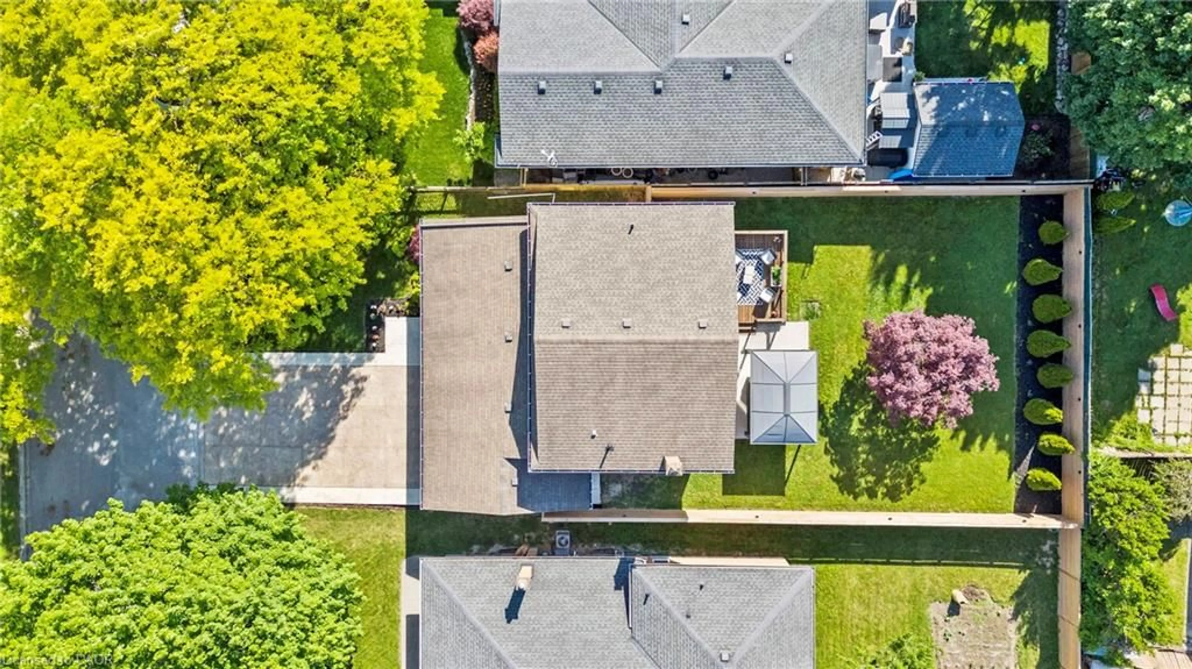 A pic from outside/outdoor area/front of a property/back of a property/a pic from drone, street for 30 Orlando Dr, St. Catharines Ontario L2N 6X4