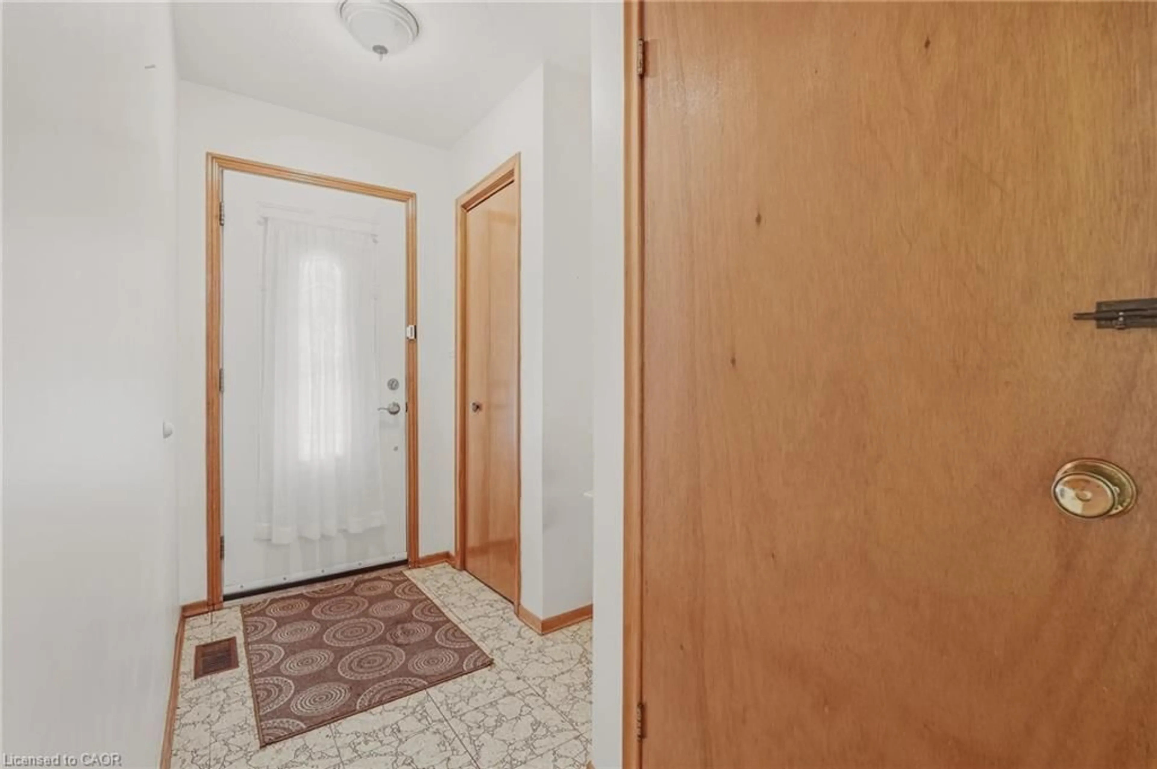 Indoor entryway for 137 Picton St, Hamilton Ontario L8L 3W7
