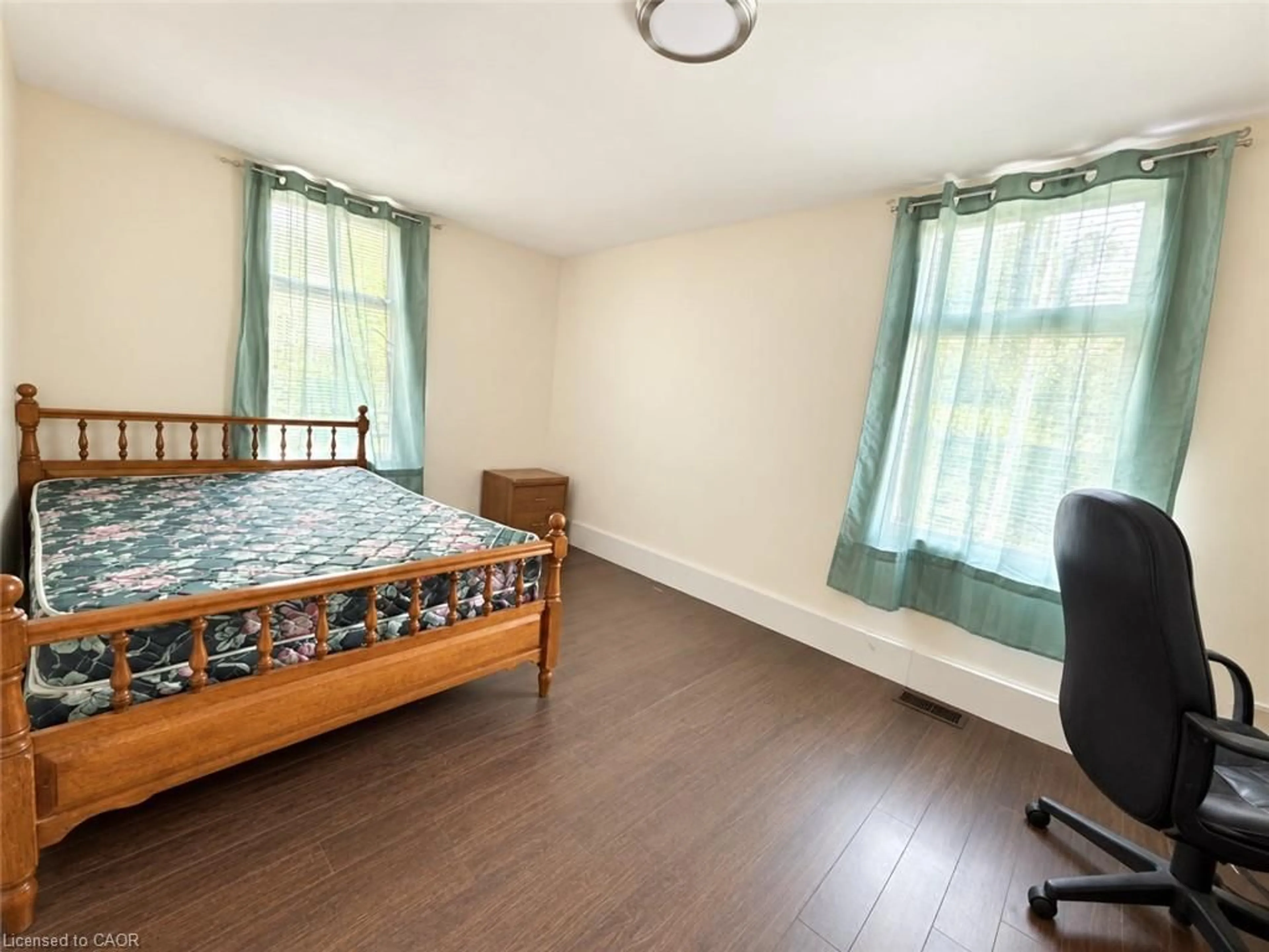 A pic of a room for 235 Broadway Ave, Hamilton Ontario L8S 2W5