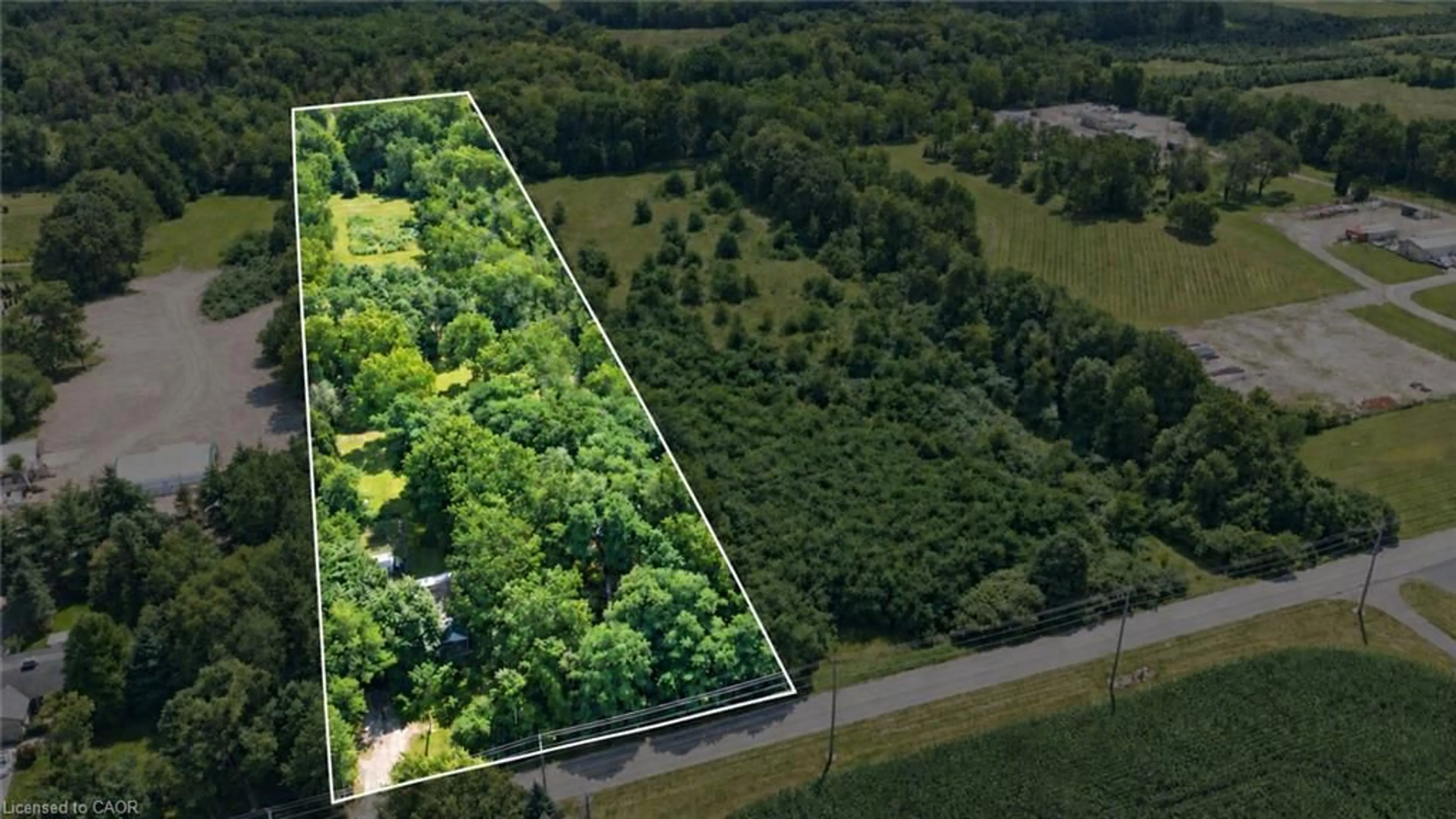 A pic from outside/outdoor area/front of a property/back of a property/a pic from drone, forest/trees view for 130 Concession 5 Rd, Waterdown Ontario L8B 1K5