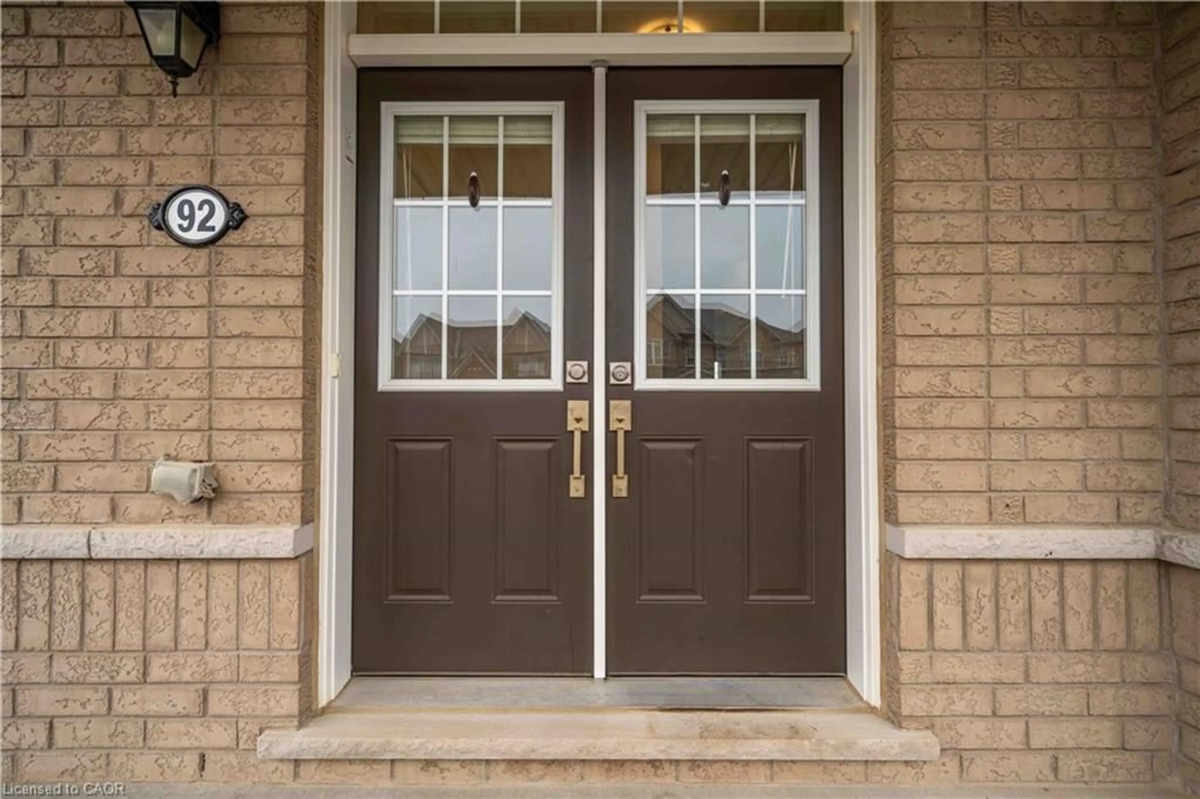 Indoor entryway for 92 Longboat Run, Brantford Ontario N3T 0P9