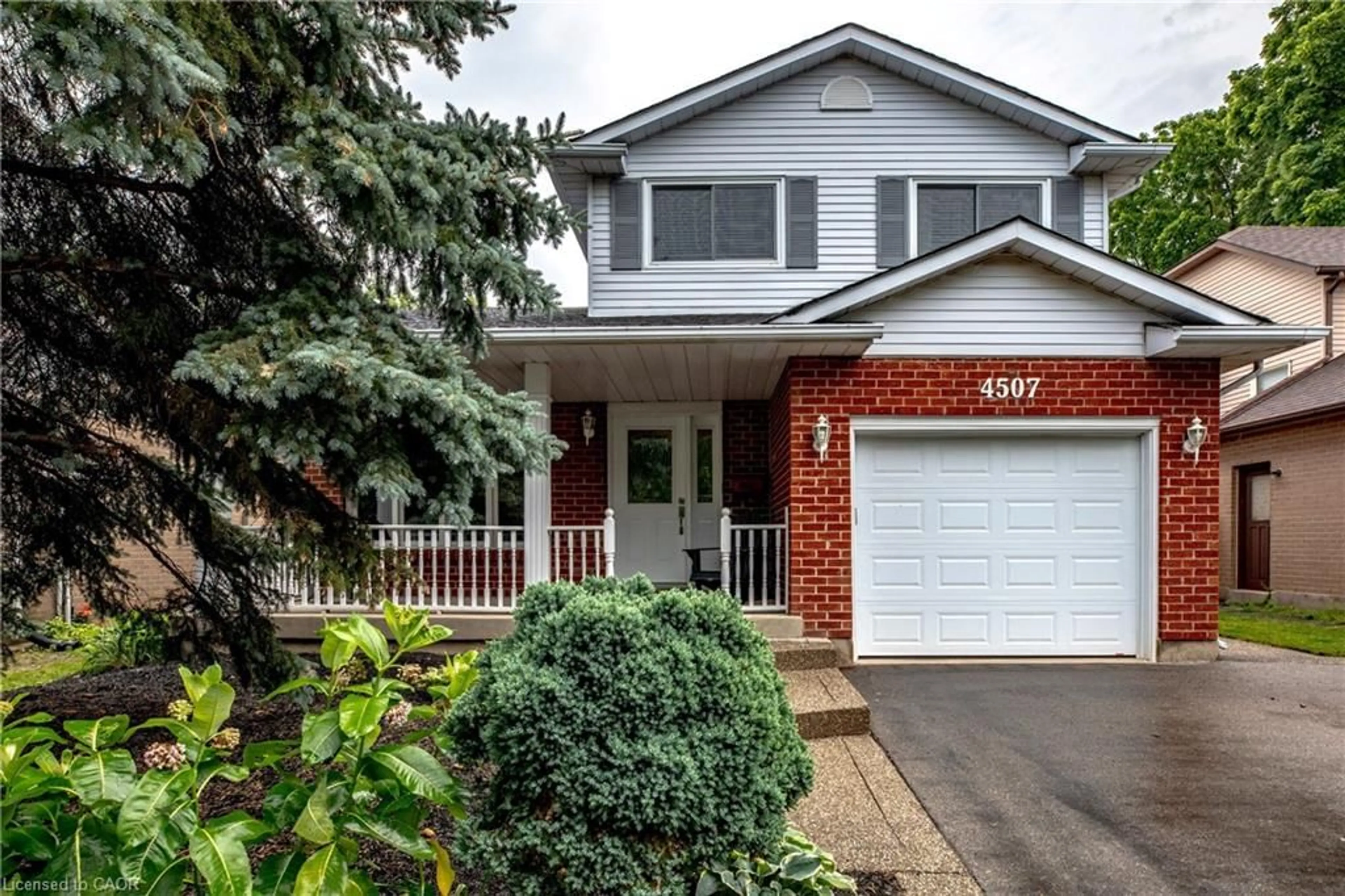 Home with brick exterior material, street for 4507 Ivy Gardens Cres, Beamsville Ontario L3J 0B1