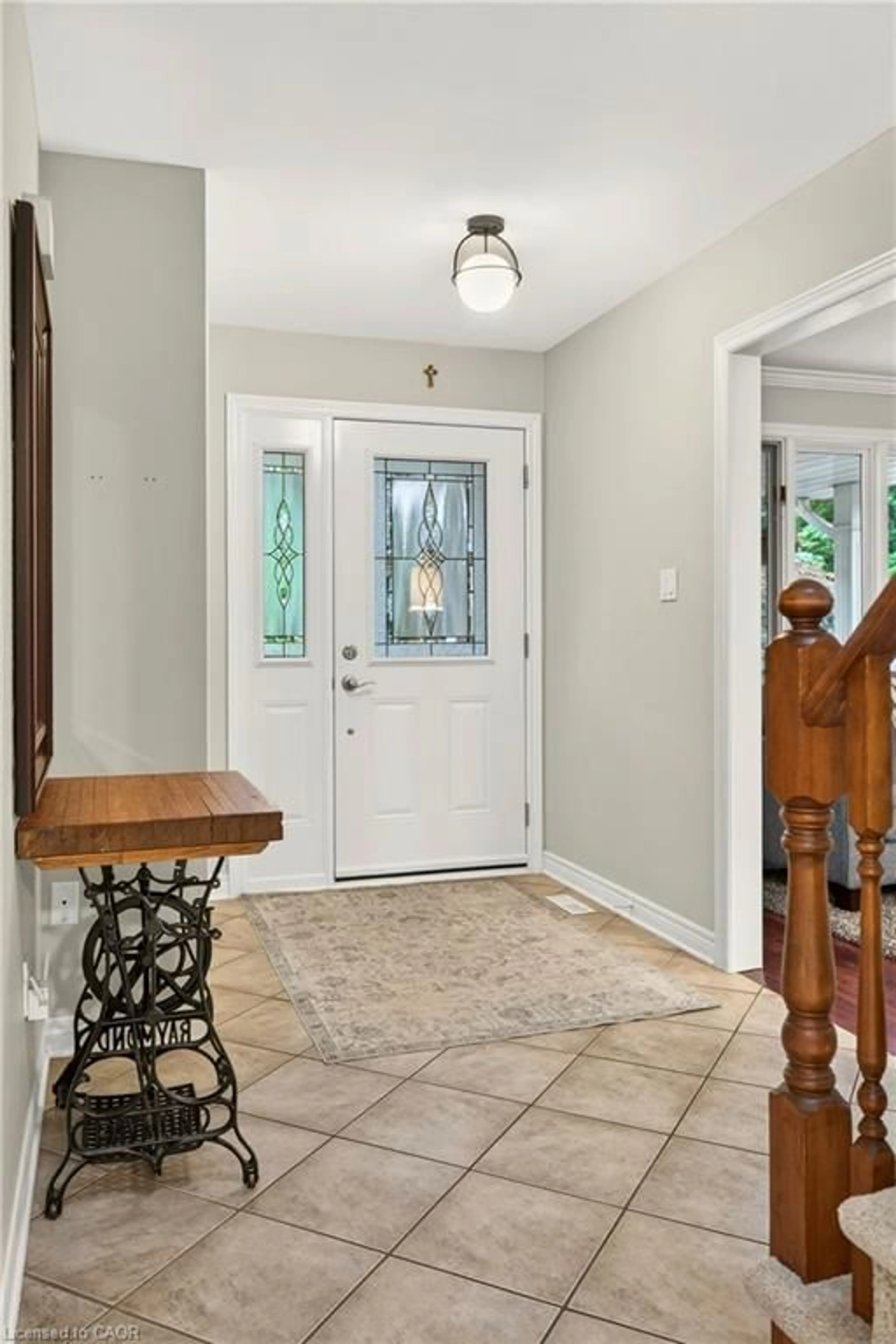 Indoor entryway for 4507 Ivy Gardens Cres, Beamsville Ontario L3J 0B1