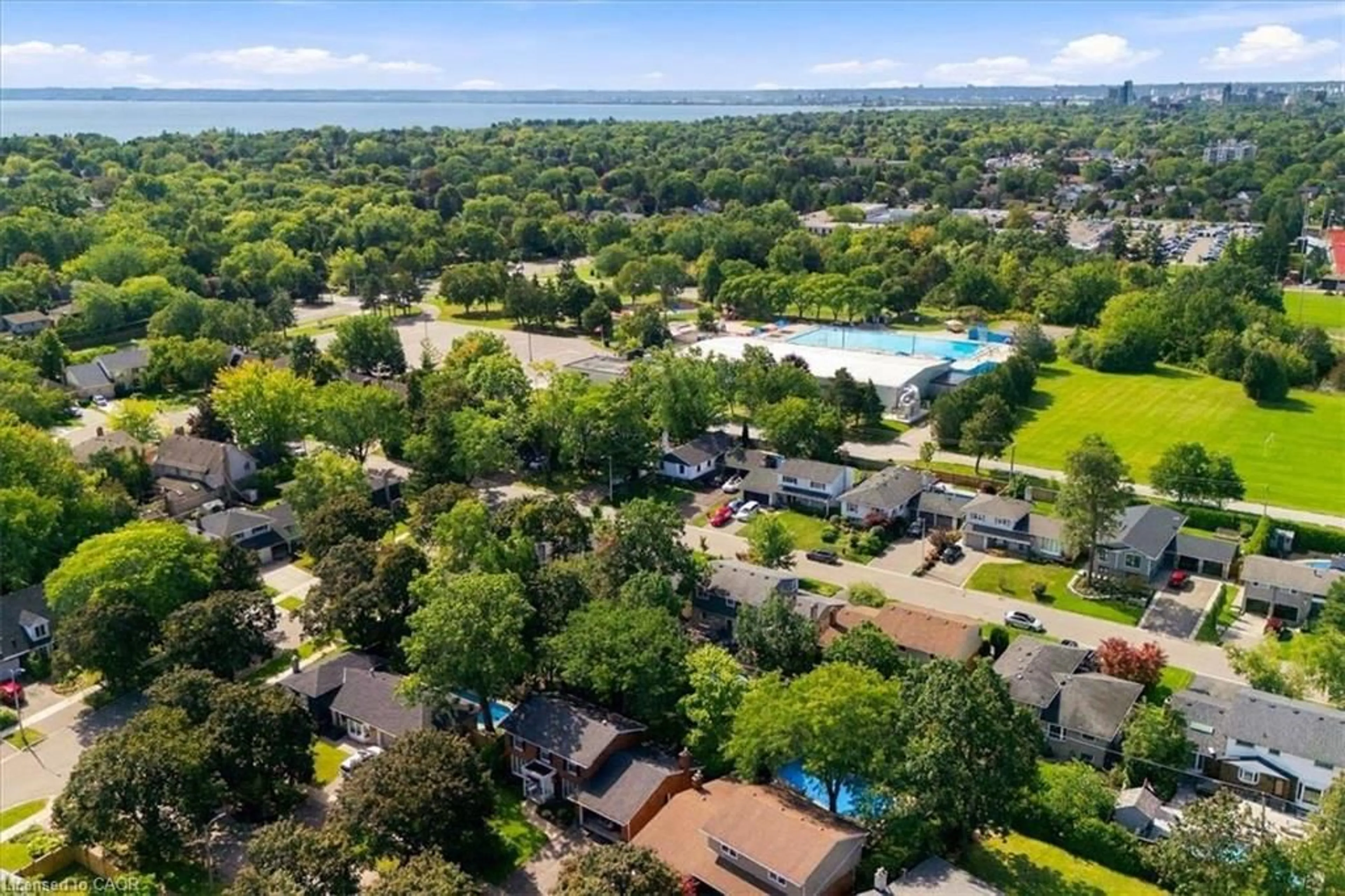 A pic from outside/outdoor area/front of a property/back of a property/a pic from drone, water/lake/river/ocean view for 26 Renfrew St, Caledonia Ontario N3W 1E8