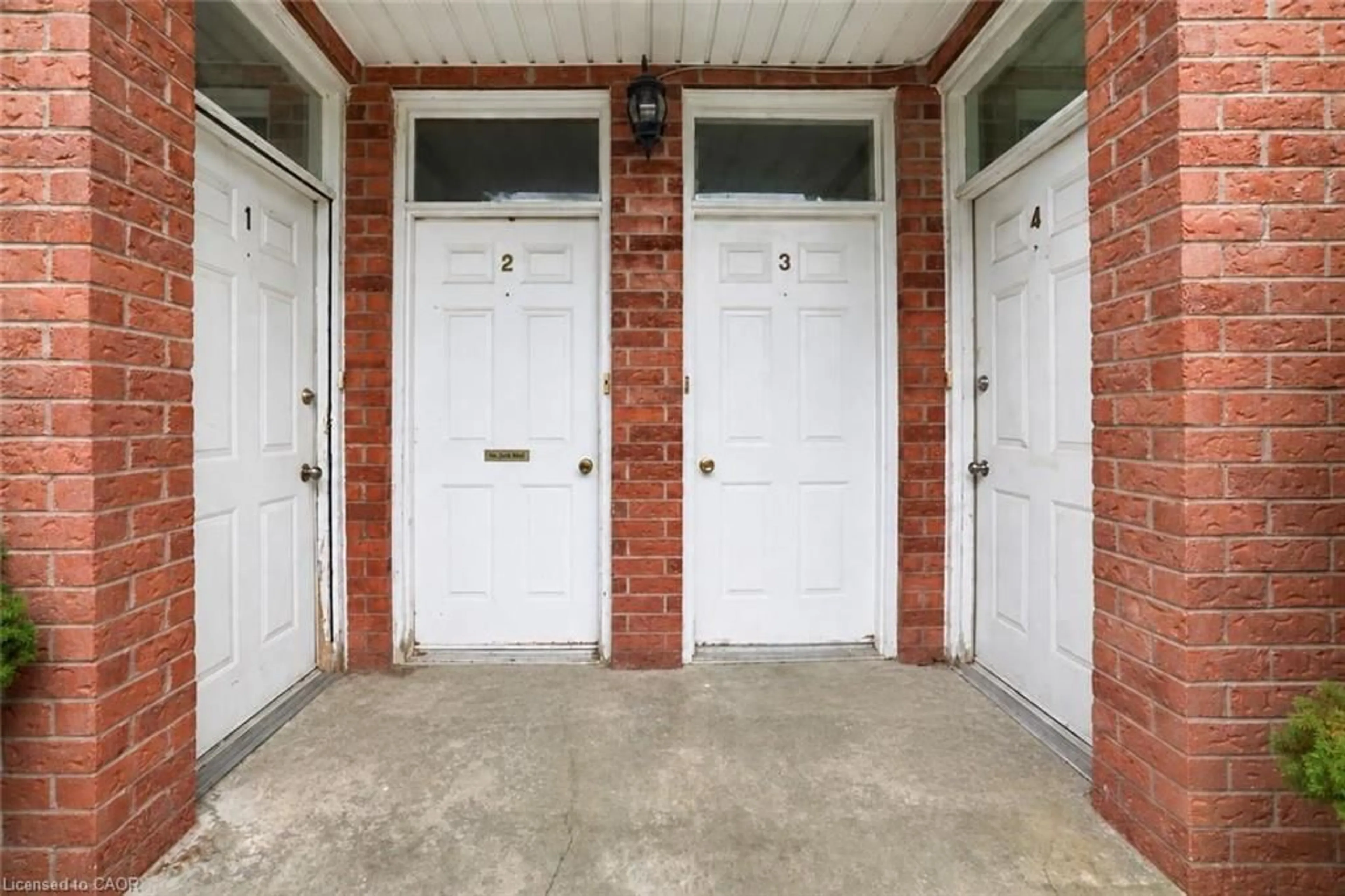 Indoor entryway for 26 Renfrew St, Caledonia Ontario N3W 1E8