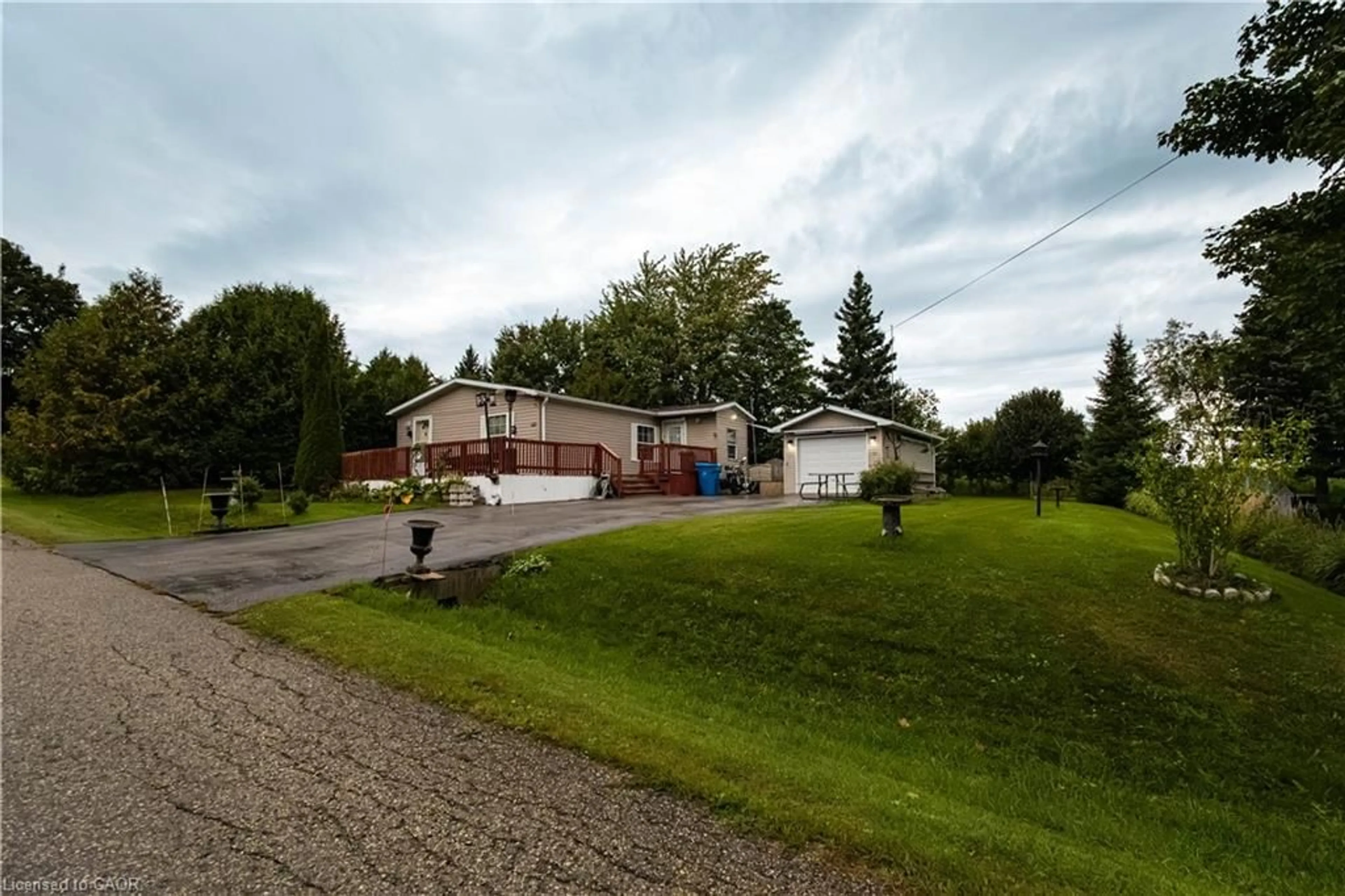 A pic from outside/outdoor area/front of a property/back of a property/a pic from drone, building for 19 Grand Vista Dr, Wellington North Ontario N0G 2L0
