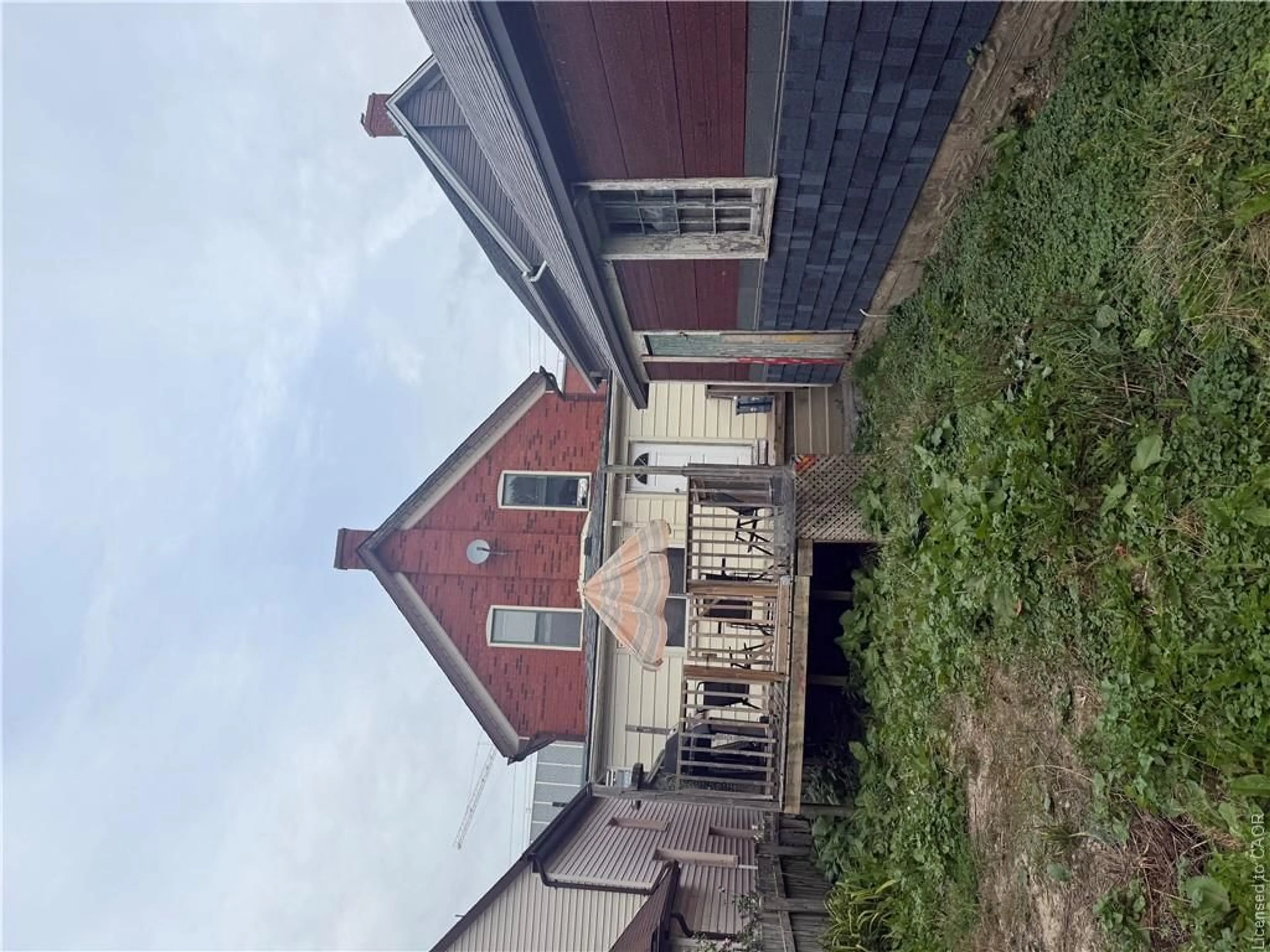 A pic from outside/outdoor area/front of a property/back of a property/a pic from drone, building for 429 Park St, Kitchener Ontario N2G 1N4
