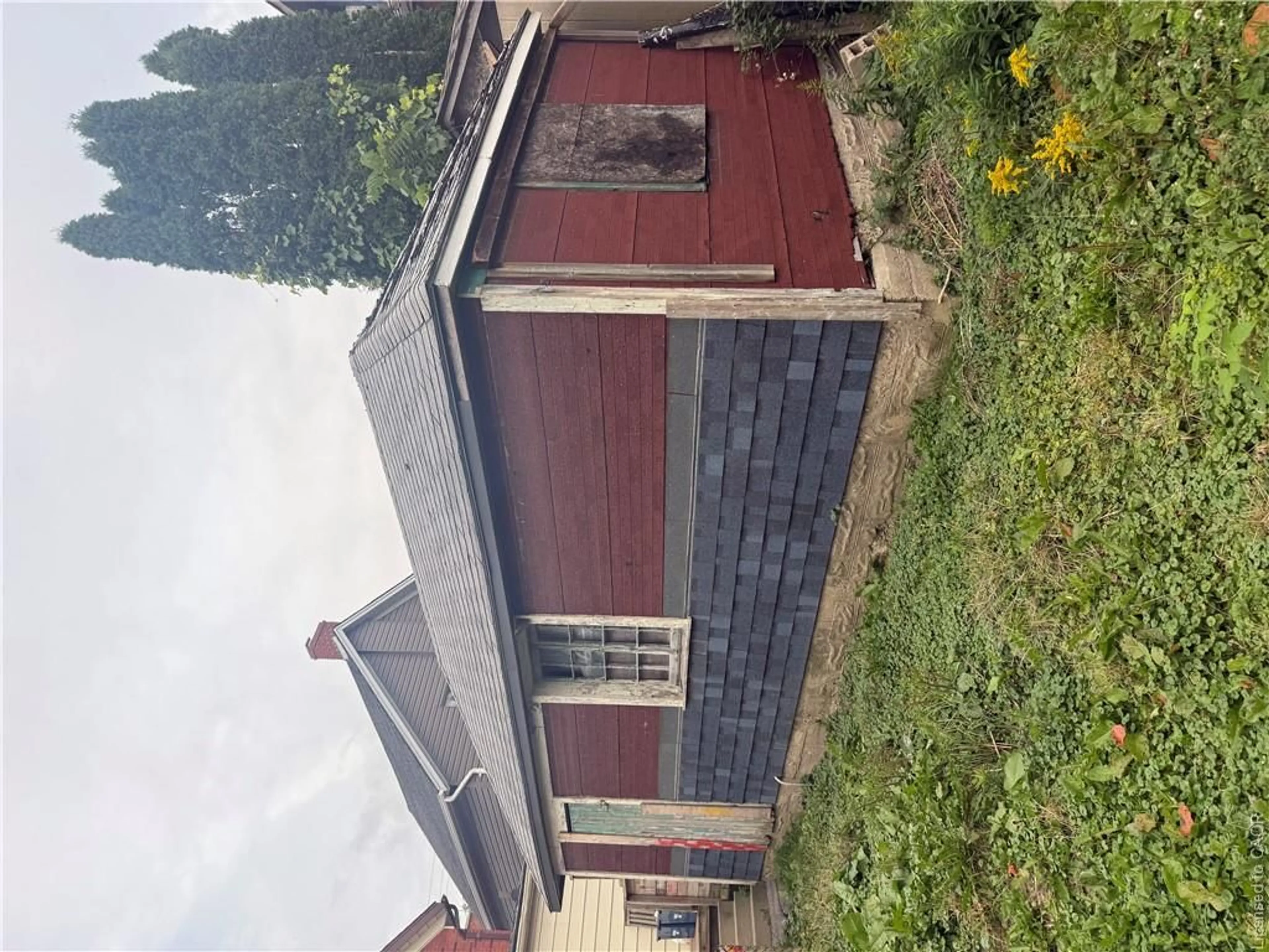 A pic from outside/outdoor area/front of a property/back of a property/a pic from drone, building for 429 Park St, Kitchener Ontario N2G 1N4