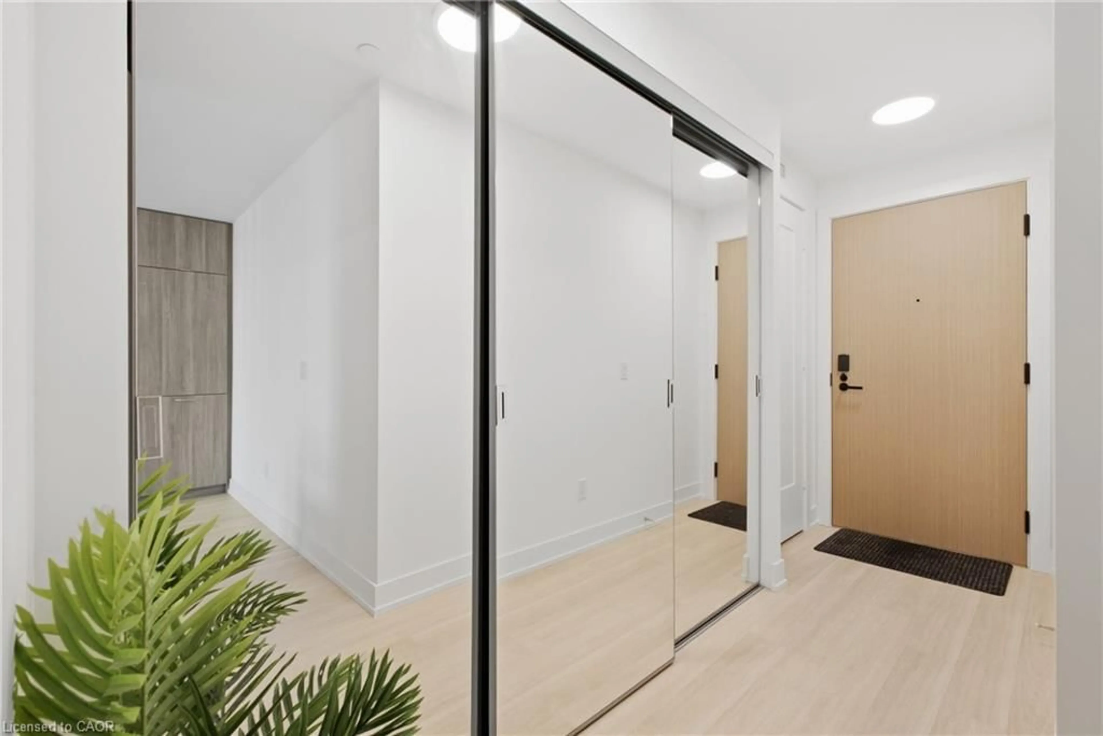 Indoor foyer for 60 Central Park Roadway #2010, Etobicoke Ontario M9A 0E6