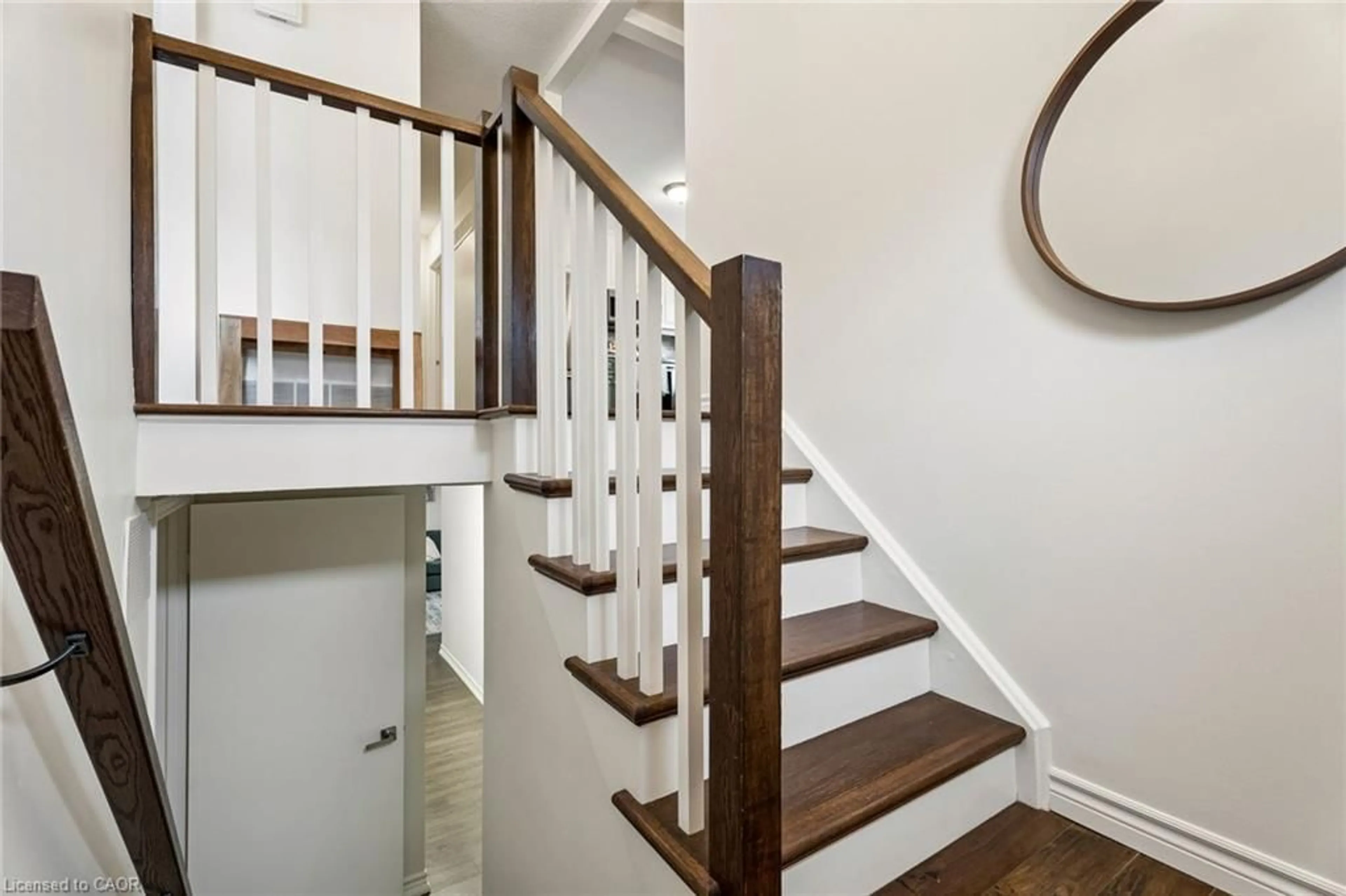 Stairs for 317 Rexford Dr, Hamilton Ontario L8W 1W2