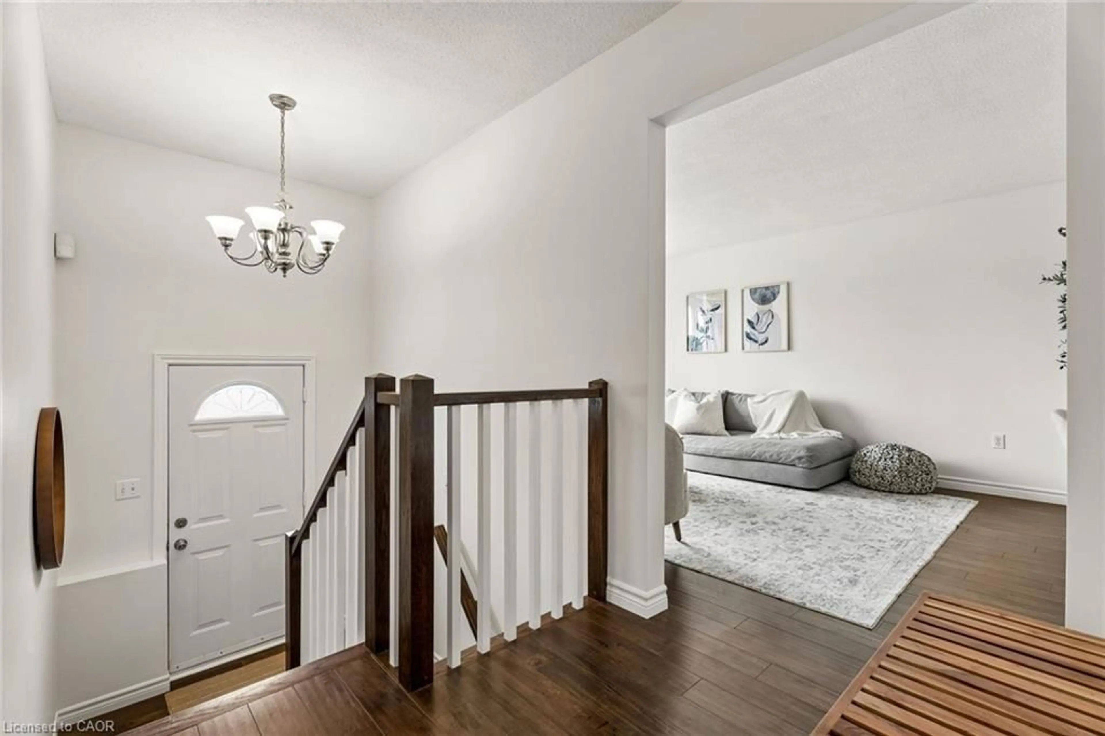 Indoor entryway for 317 Rexford Dr, Hamilton Ontario L8W 1W2