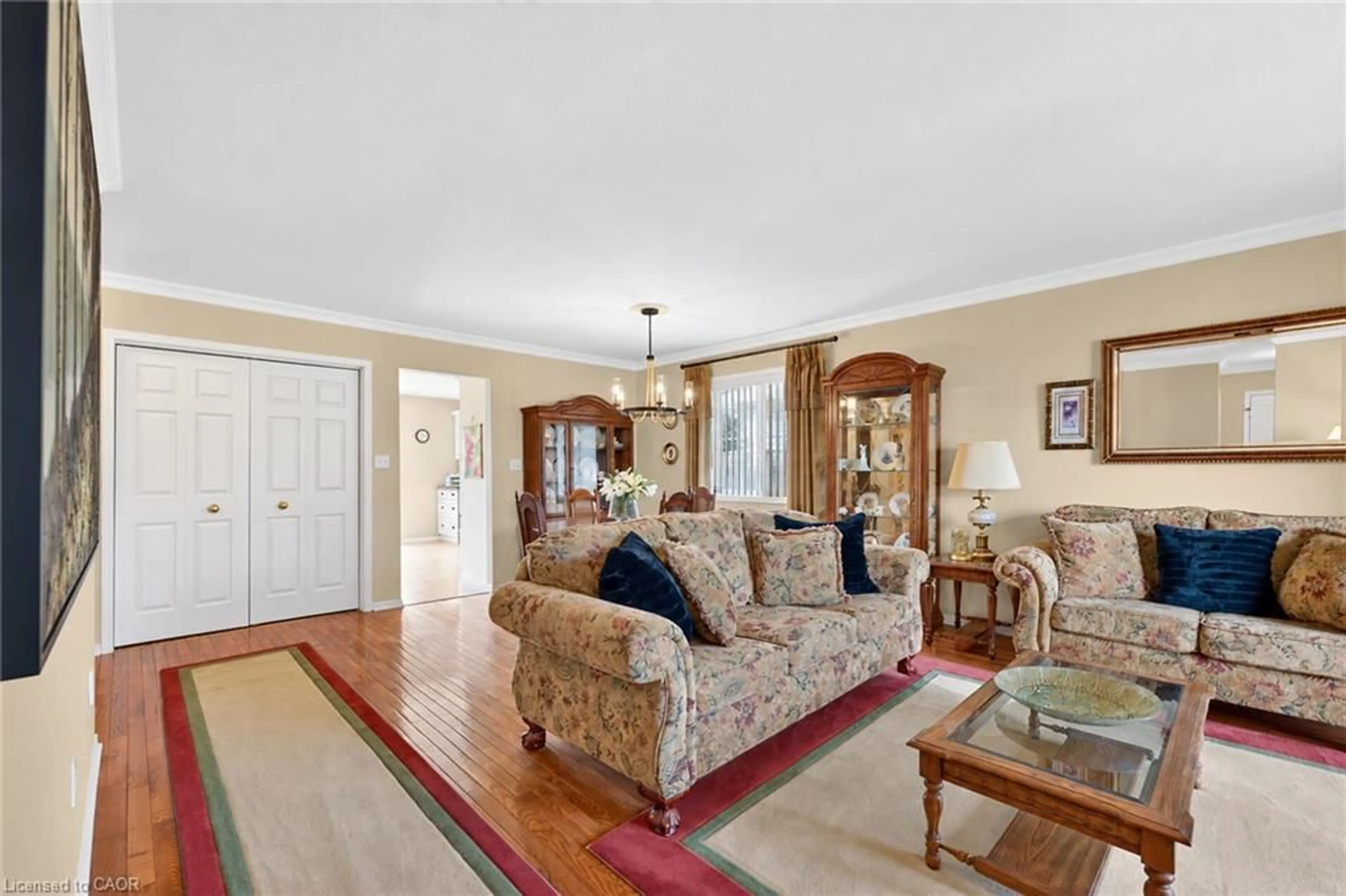 Living room with furniture, unknown for 5150 Meadowood Lane, Beamsville Ontario L3J 0J8