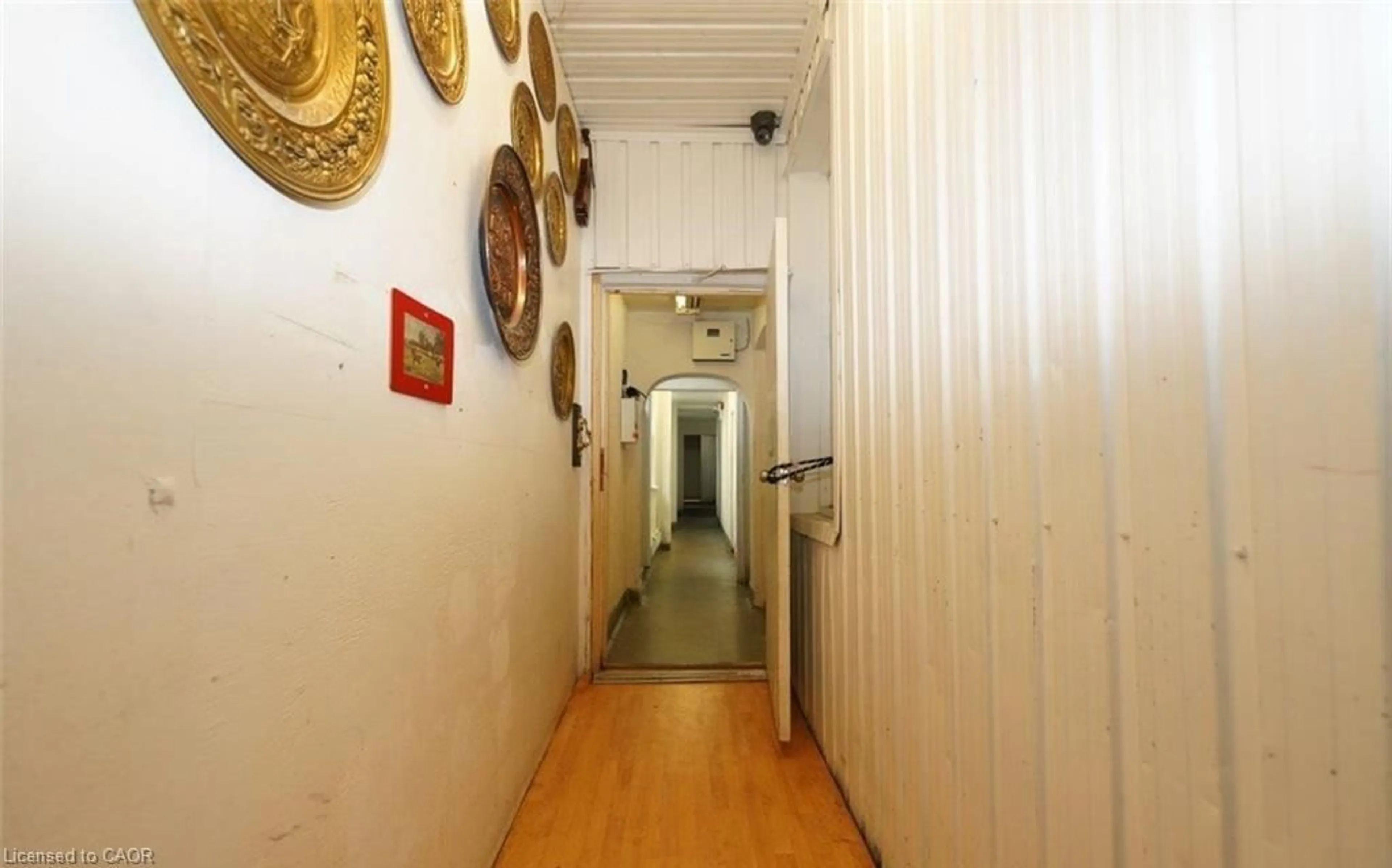 Indoor foyer for 9 Albert St, Welland Ontario L3B 4G1