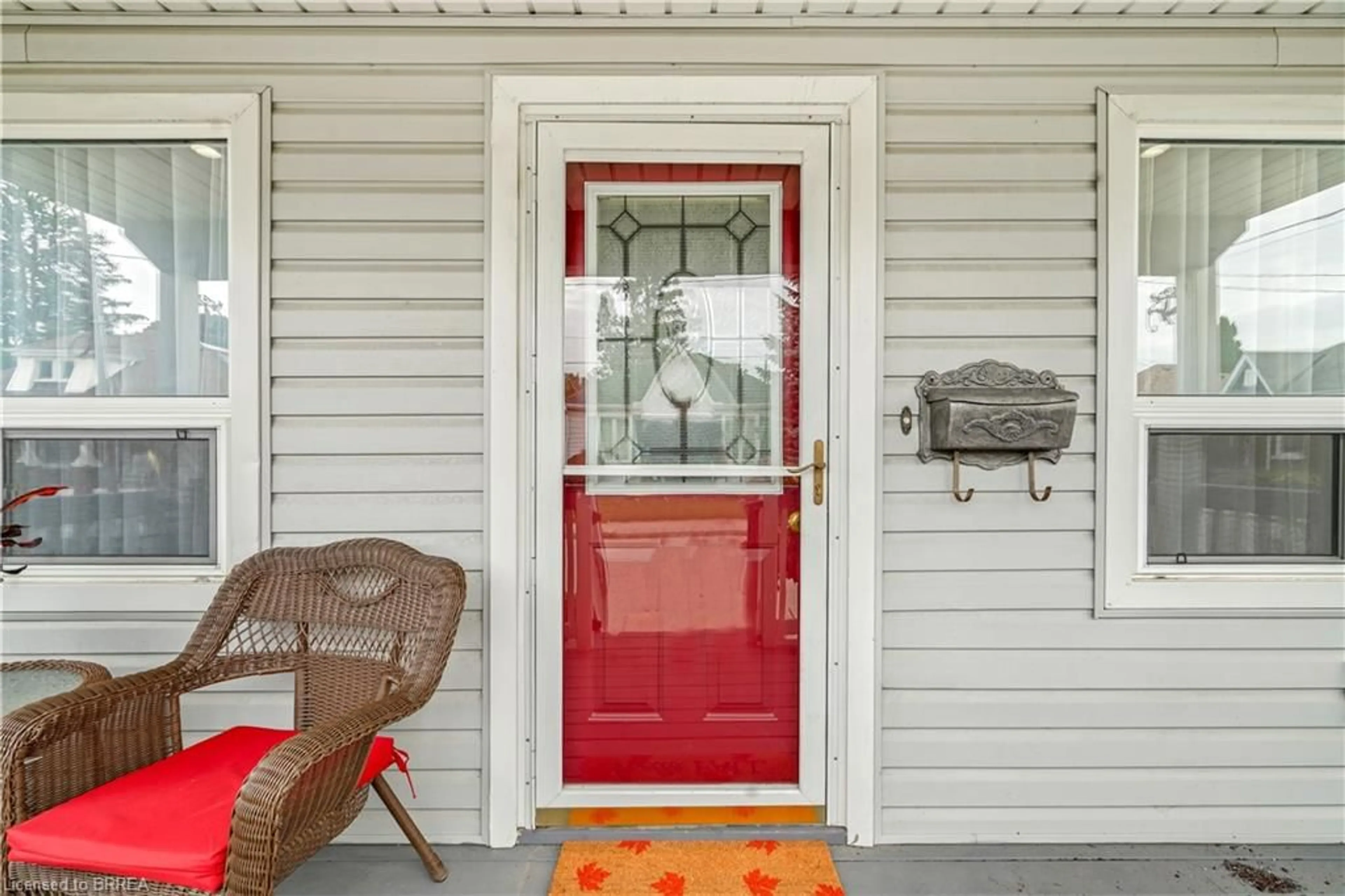 Indoor entryway for 24 Elliott Ave, Brantford Ontario N3T 1E5