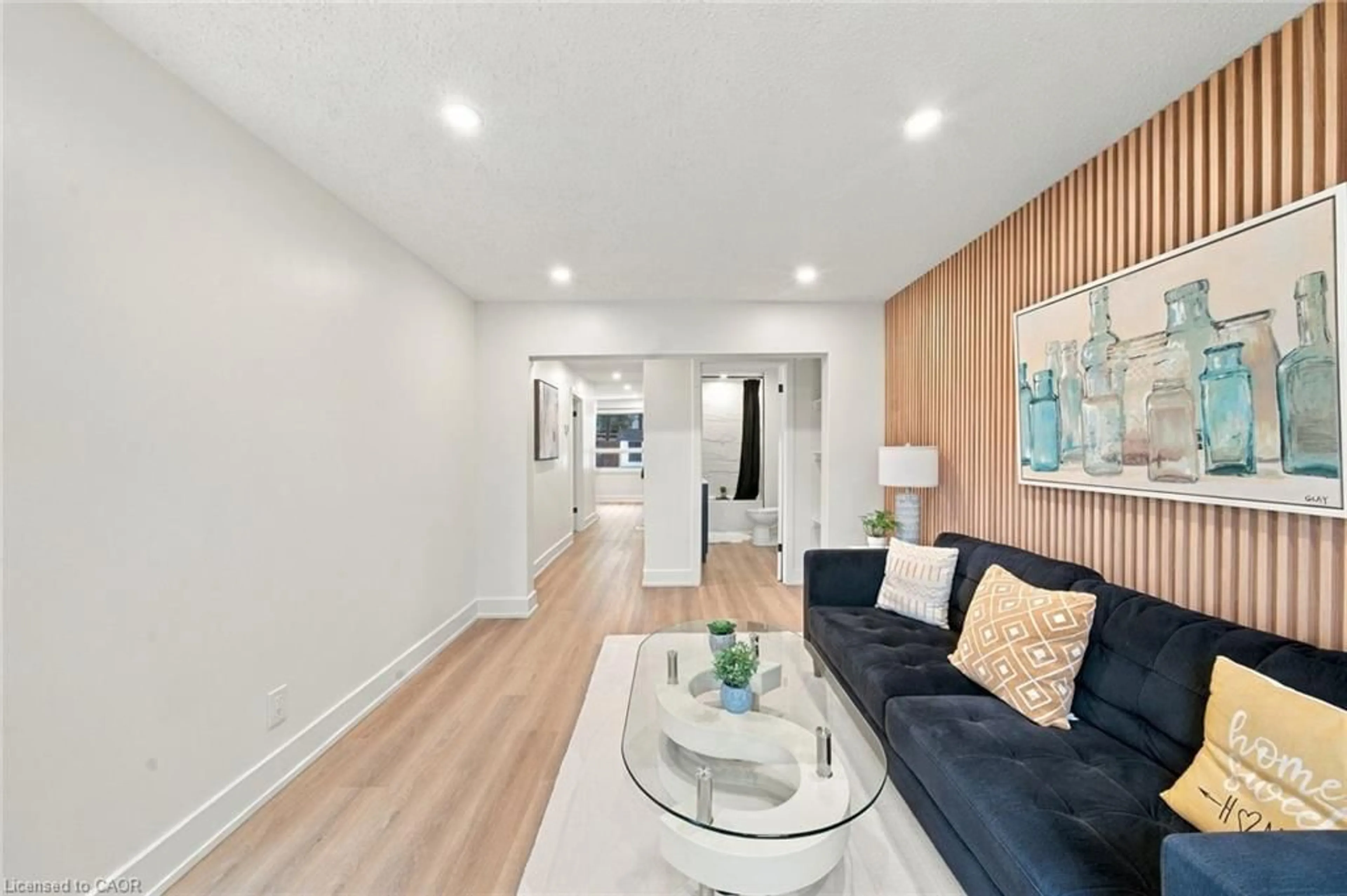 Living room with furniture, wood/laminate floor for 154 Campbell Ave, Hamilton Ontario L8H 2E9
