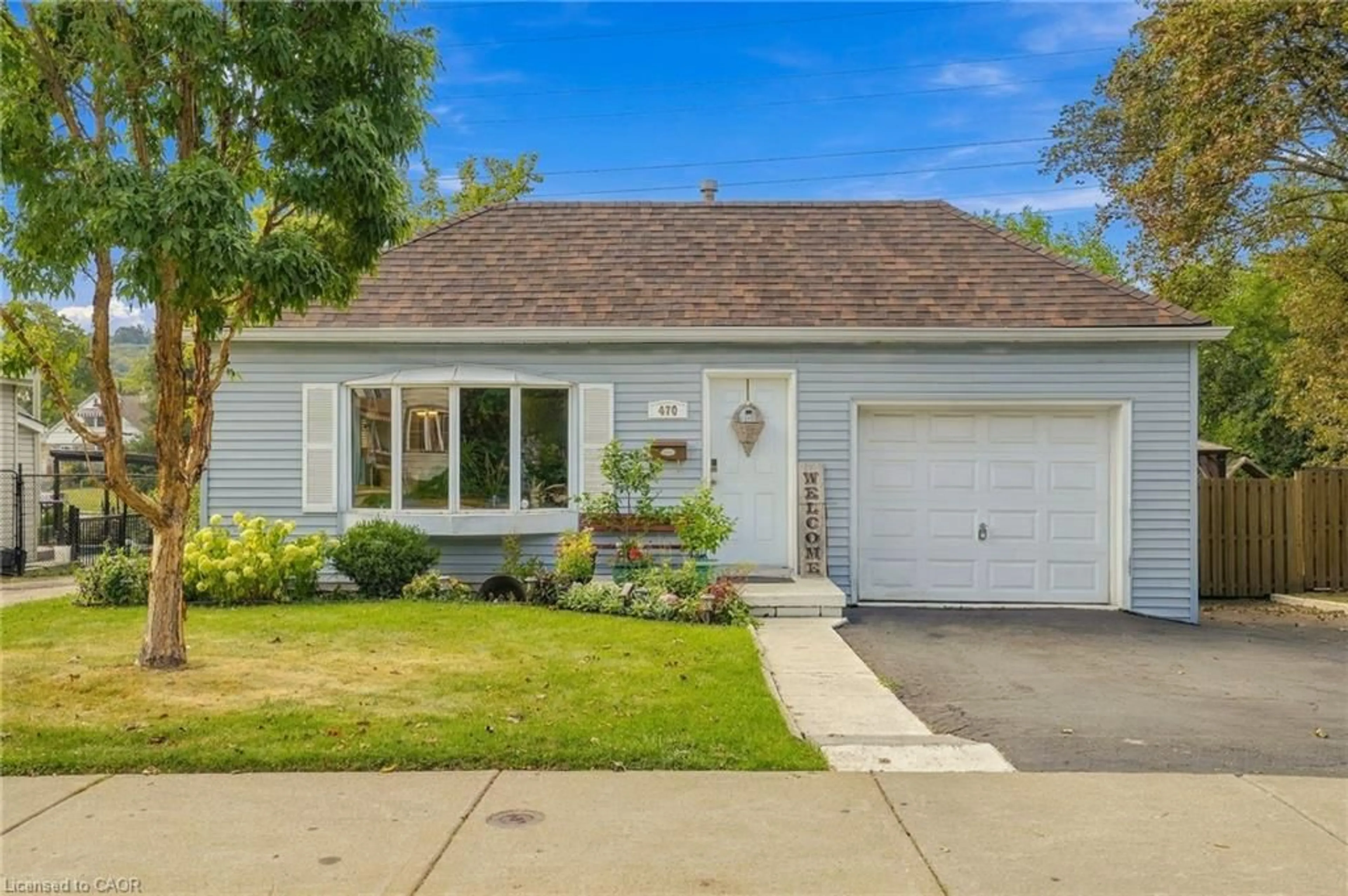 Home with vinyl exterior material, street for 470 Cochrane Rd, Hamilton Ontario L8K 3H1