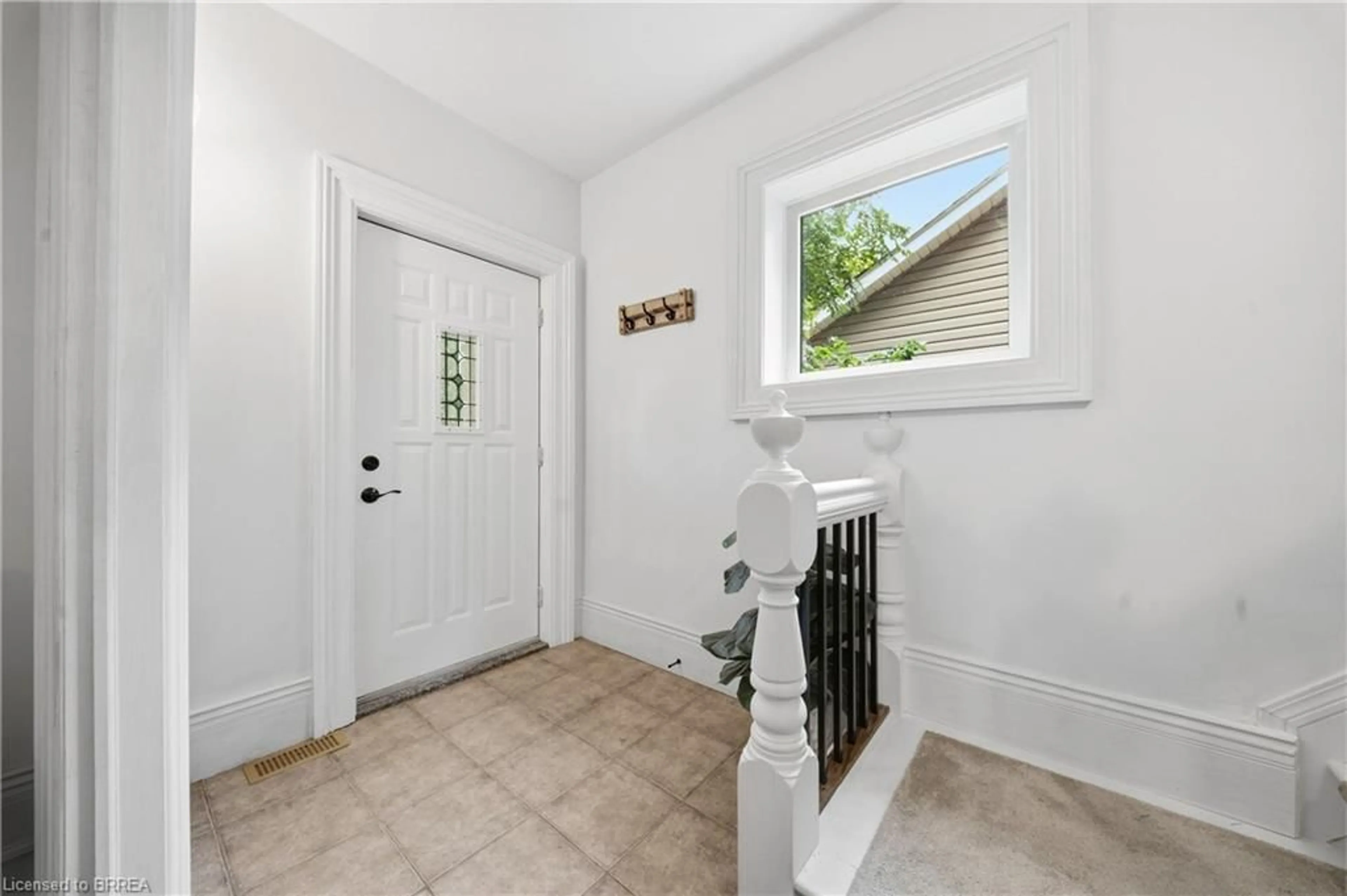 Indoor entryway for 271 Park Ave, Brantford Ontario N3S 5K8