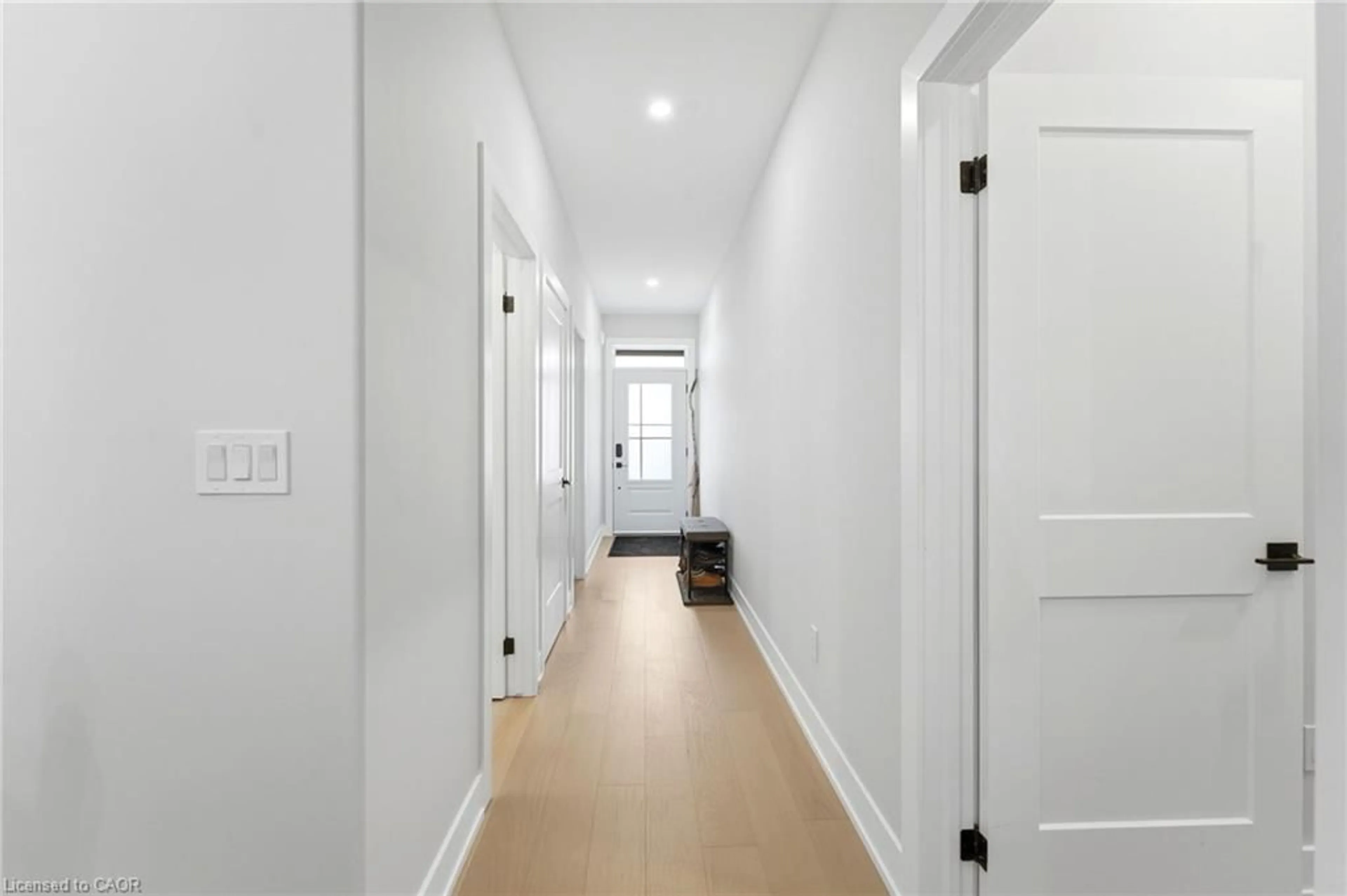 Indoor entryway for 226 Lafayette St, Jarvis Ontario N0A 1J0