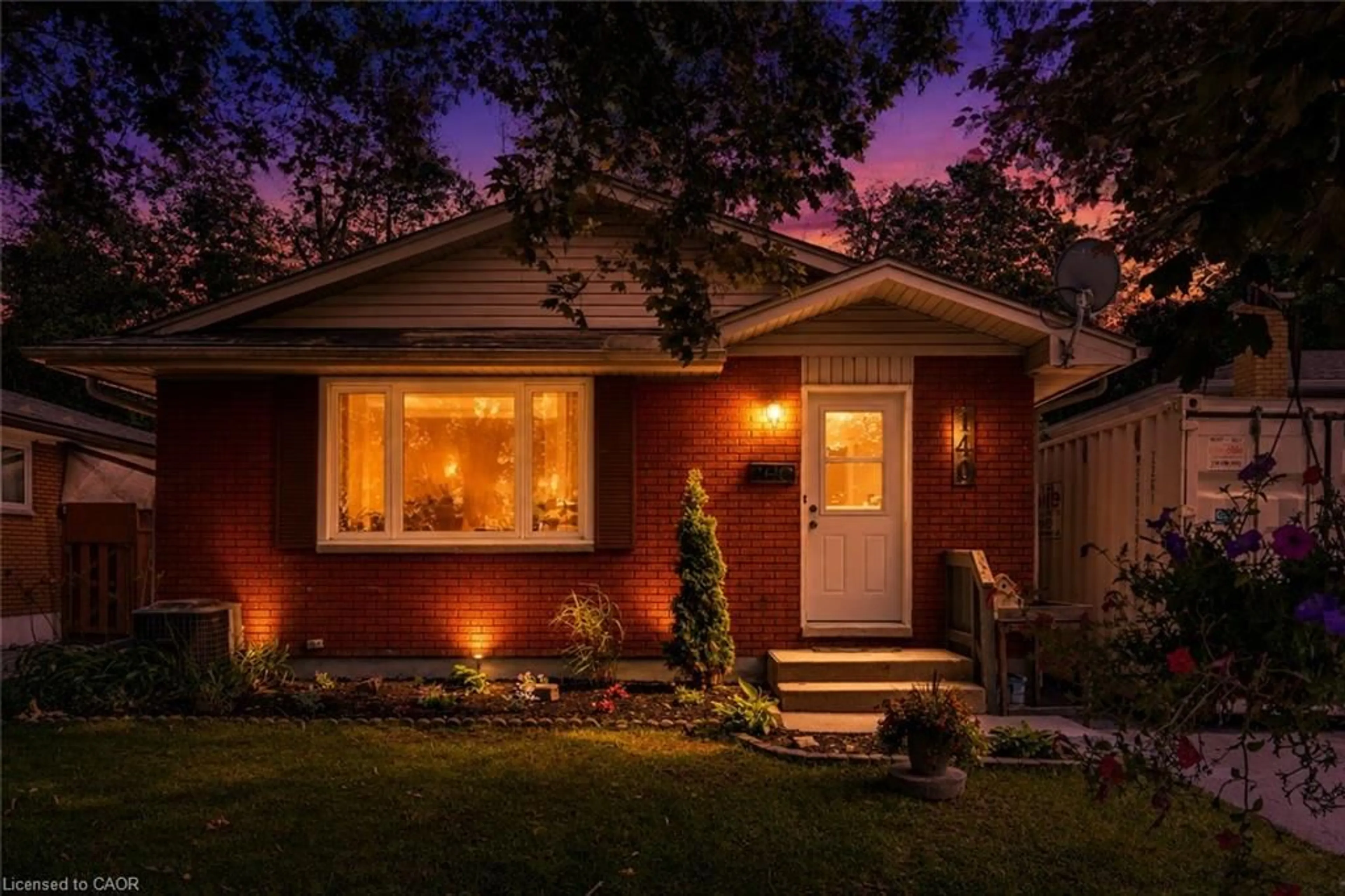 Home with brick exterior material, street for 140 Arrowhead Cres, Kitchener Ontario N2P 1B9