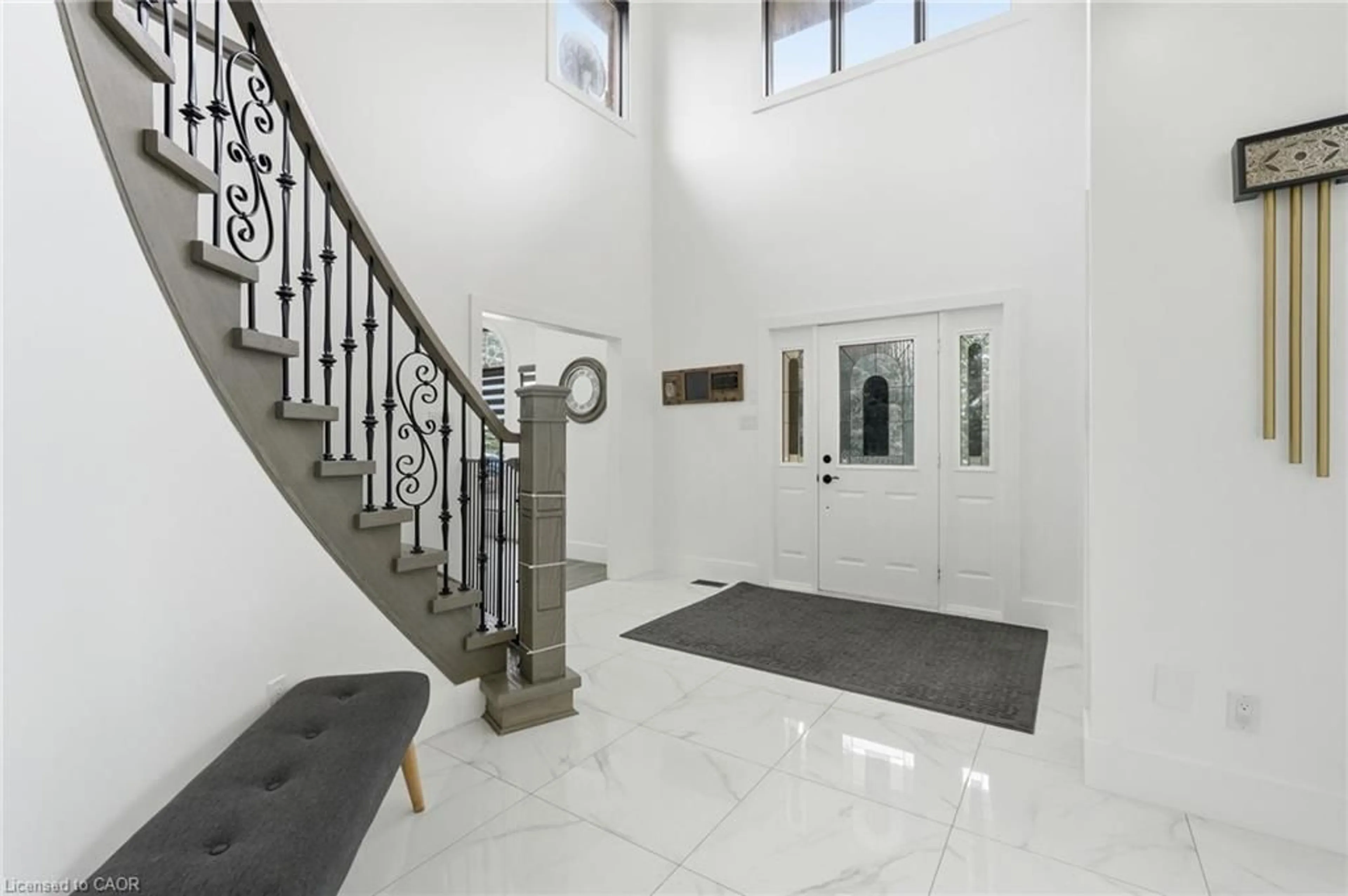 Indoor foyer for 2 Currie Dr, Morriston Ontario N0B 2C0