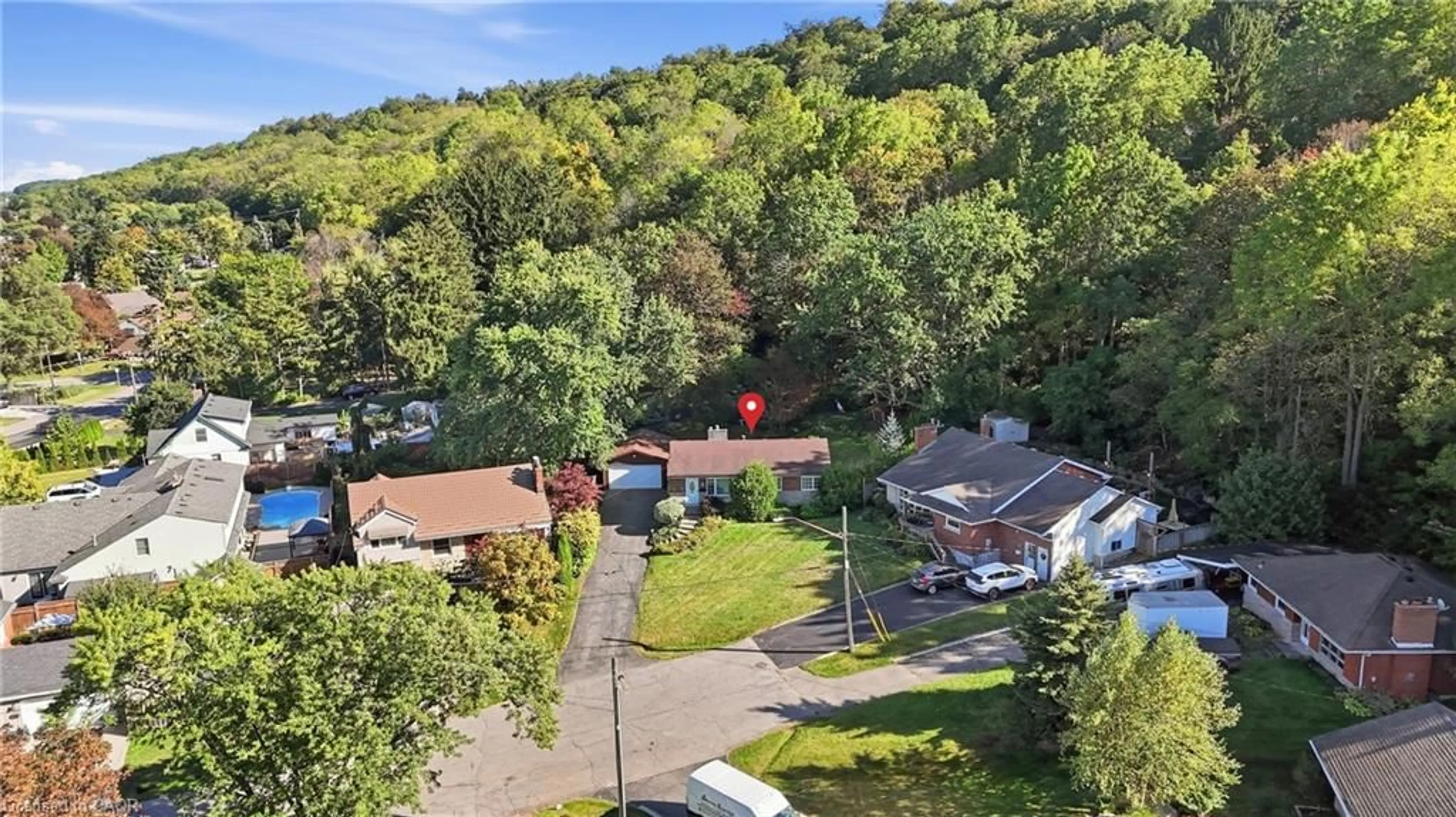A pic from outside/outdoor area/front of a property/back of a property/a pic from drone, unknown for 8 Hill Pl, Stoney Creek Ontario L8G 2W3