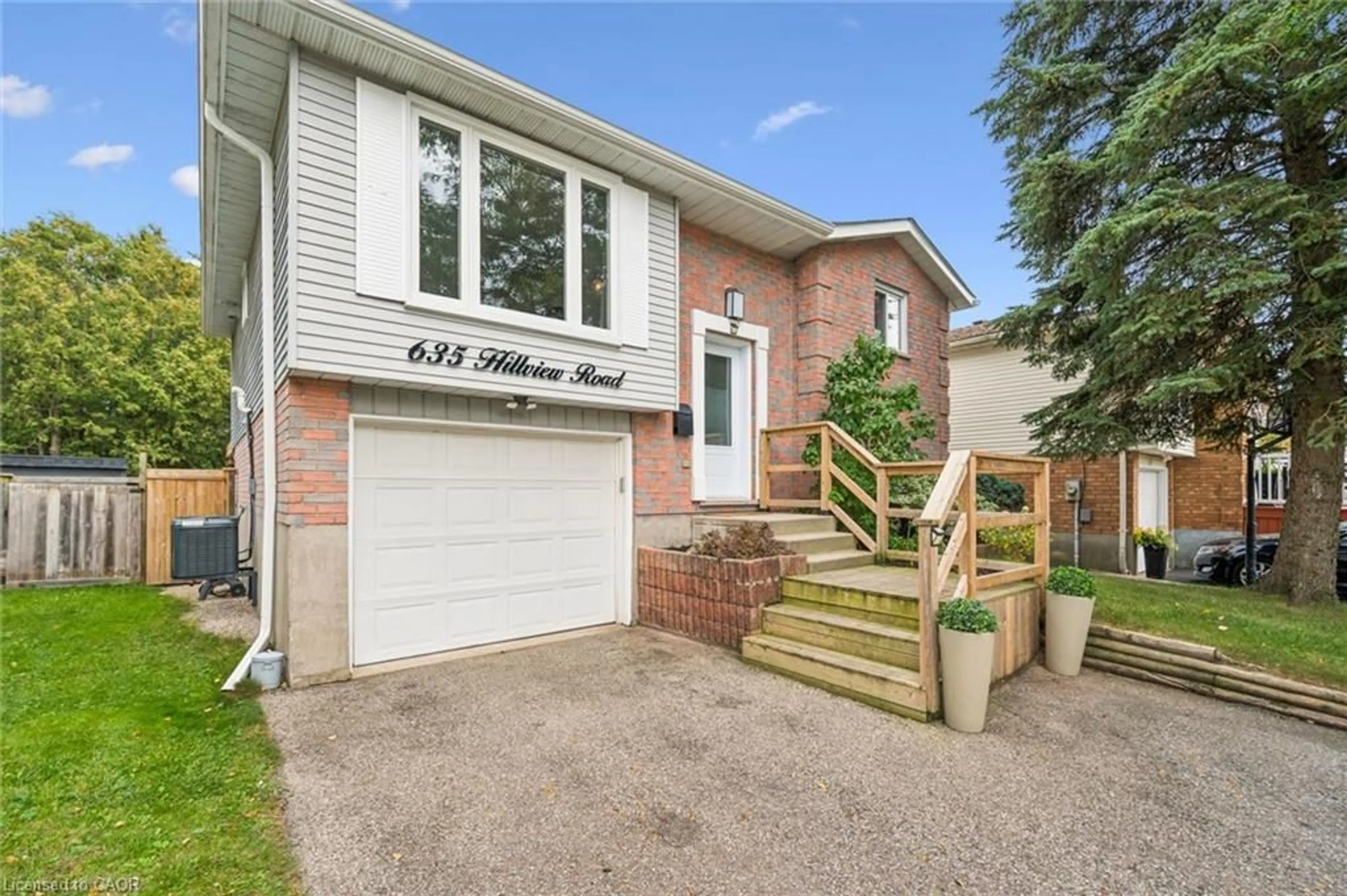 Home with brick exterior material, street for 635 Hillview Rd, Cambridge Ontario N3H 5C3