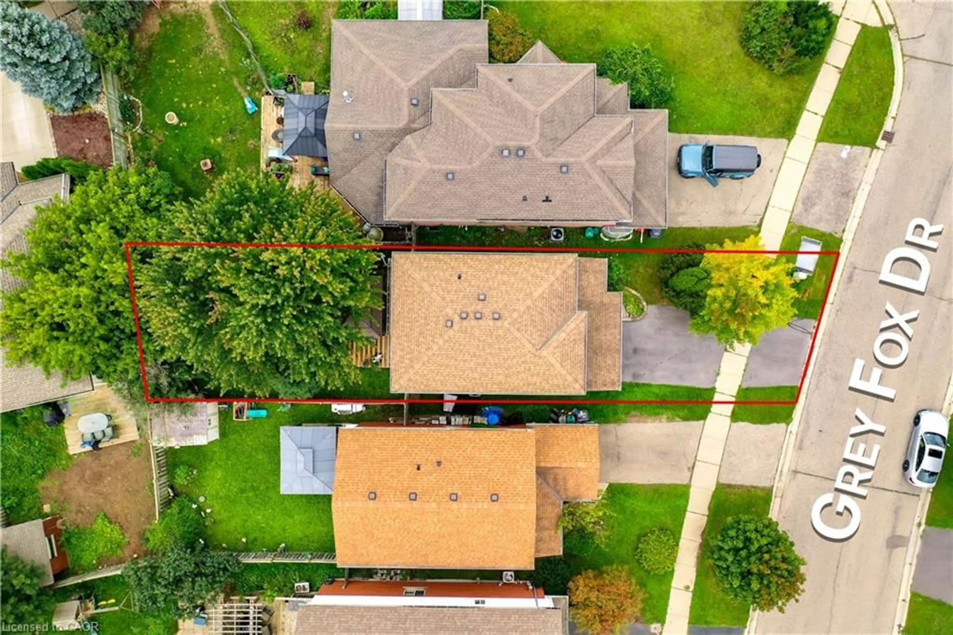 A pic from outside/outdoor area/front of a property/back of a property/a pic from drone, street for 237 Grey Fox Dr, Kitchener Ontario N2E 3N7