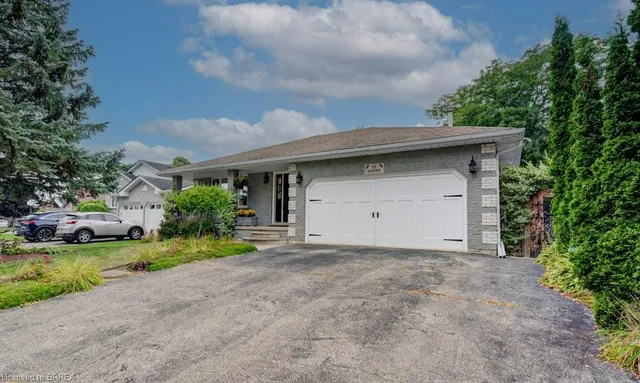 27 Olivetree Rd, Brantford 2