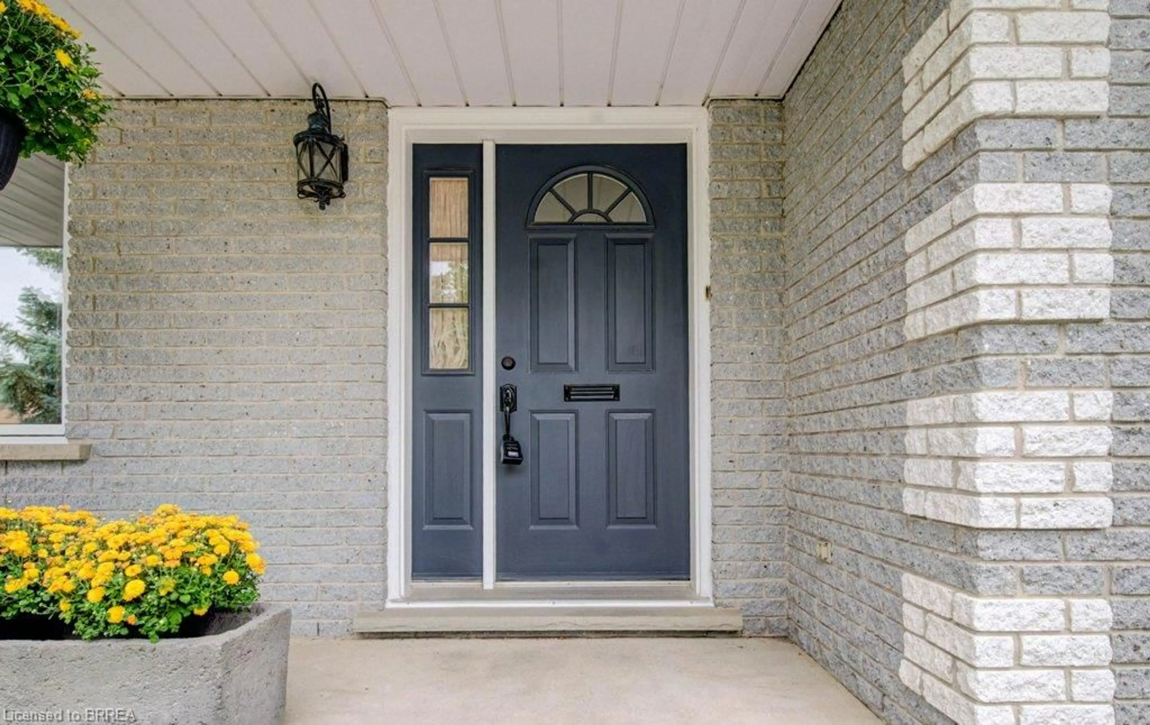 Indoor entryway for 27 Olivetree Rd, Brantford Ontario N3R 5E9