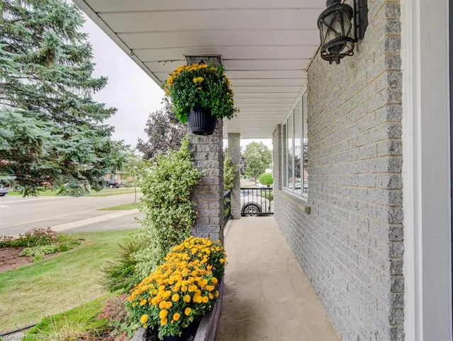 27 Olivetree Rd, Brantford 5