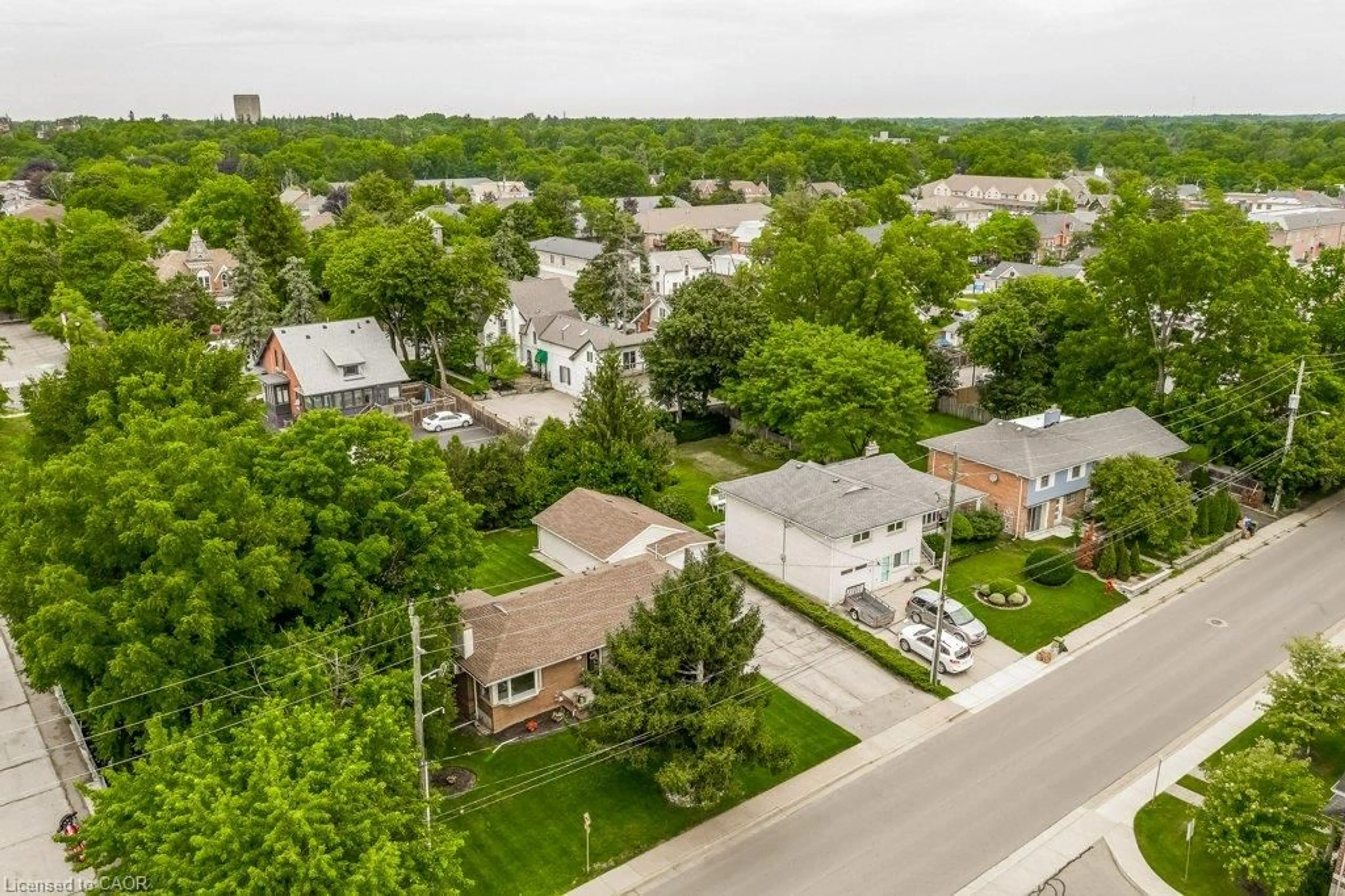 A pic from outside/outdoor area/front of a property/back of a property/a pic from drone, street for 56 Barton St, Waterdown Ontario L0R 2H0