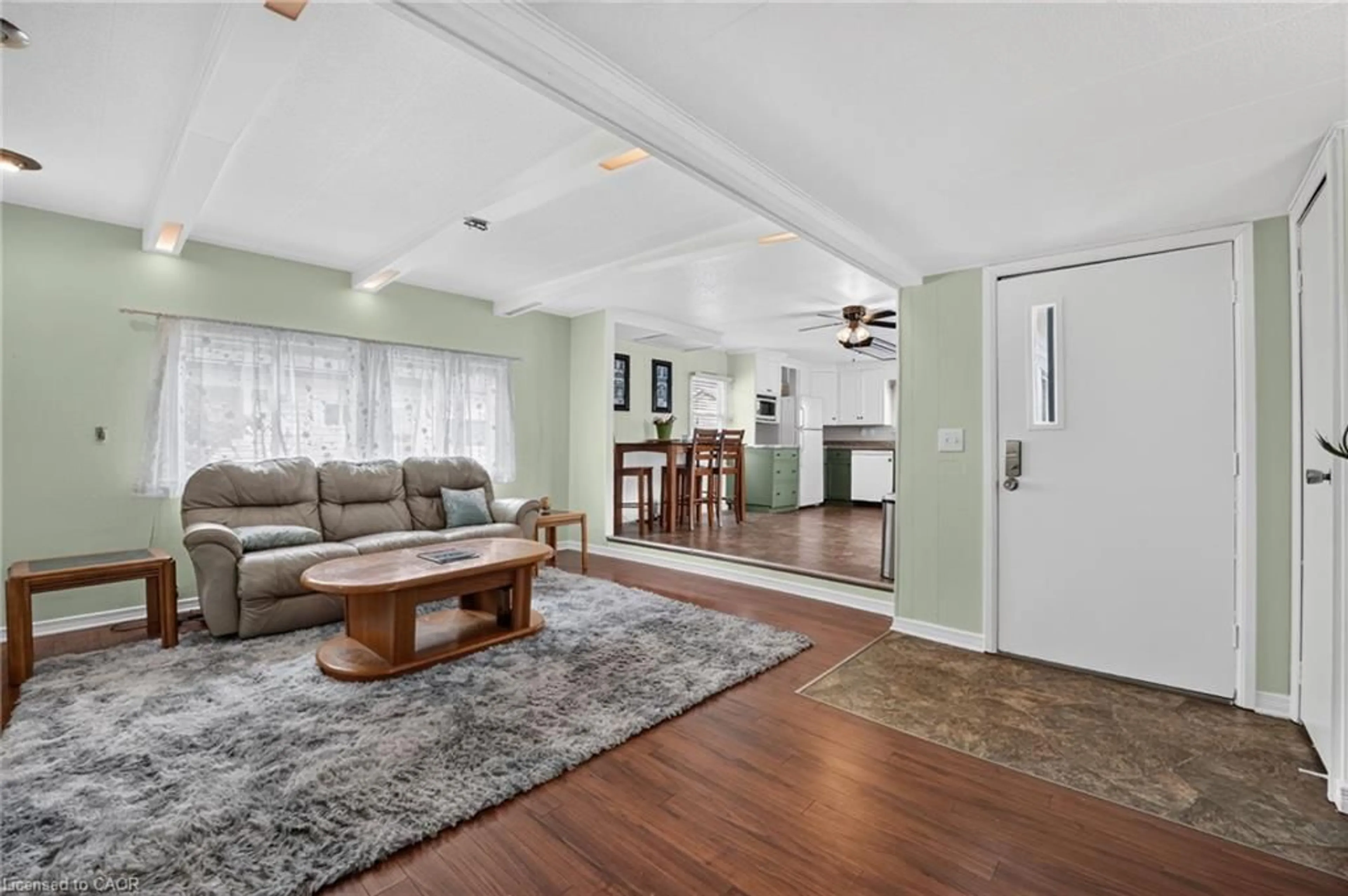 Living room with furniture, unknown for 4588 Martha Lane, Beamsville Ontario L0R 1B1