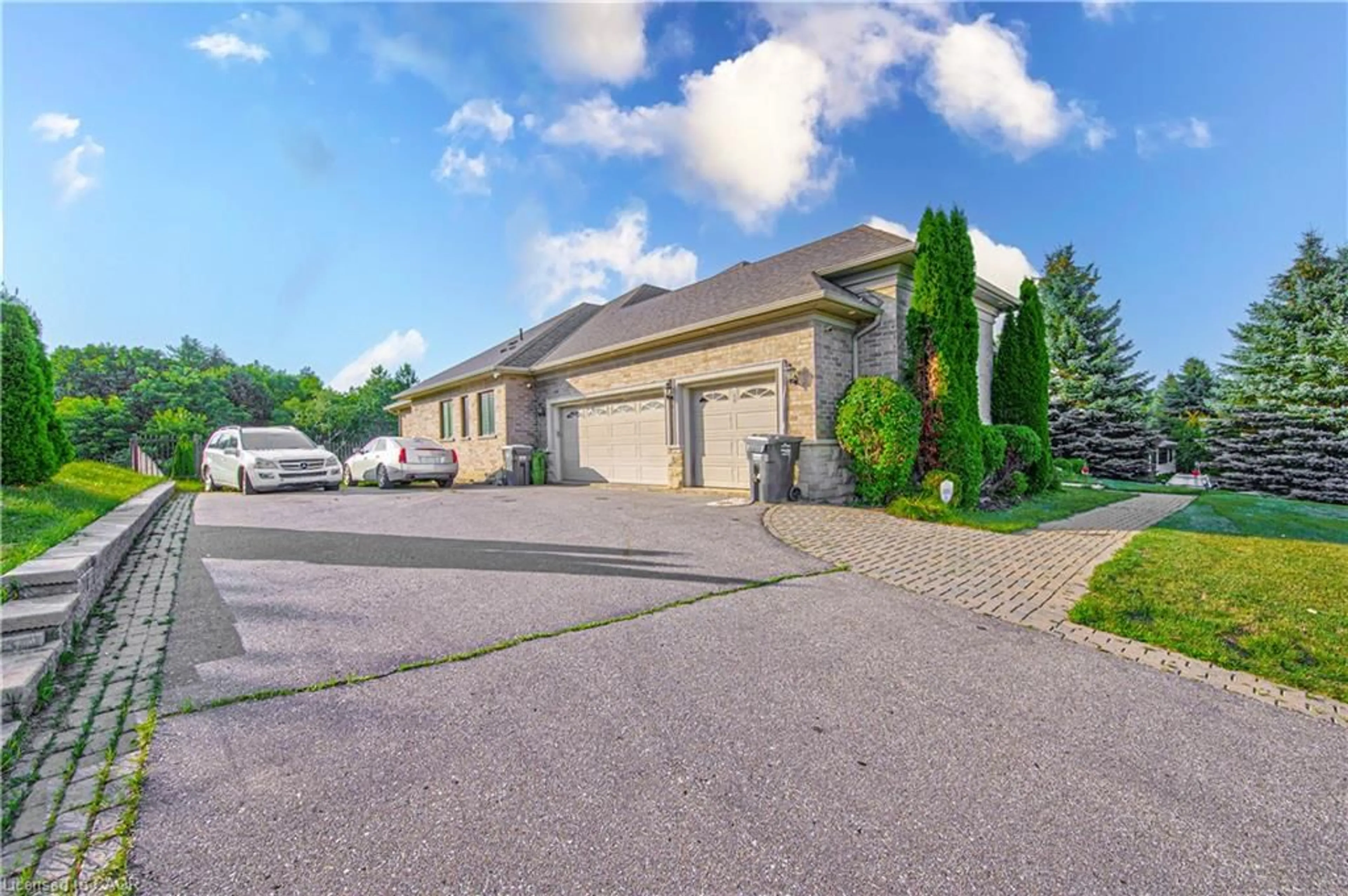 A pic from outside/outdoor area/front of a property/back of a property/a pic from drone, street for 330 Macdonald St, Inglewood Ontario L7C 1G7