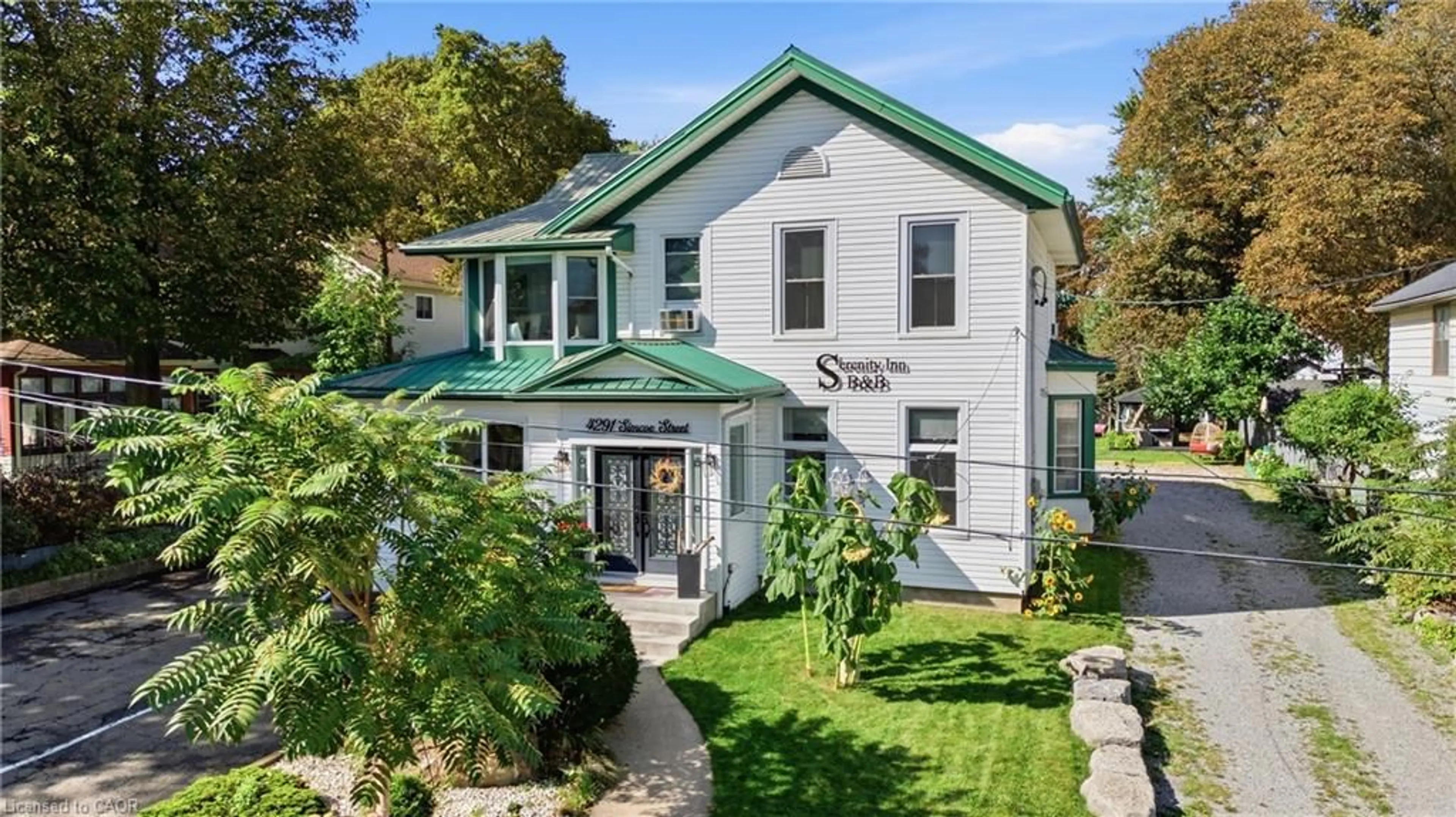 Home with vinyl exterior material, street for 4291 Simcoe St, Niagara Falls Ontario L2E 1T5