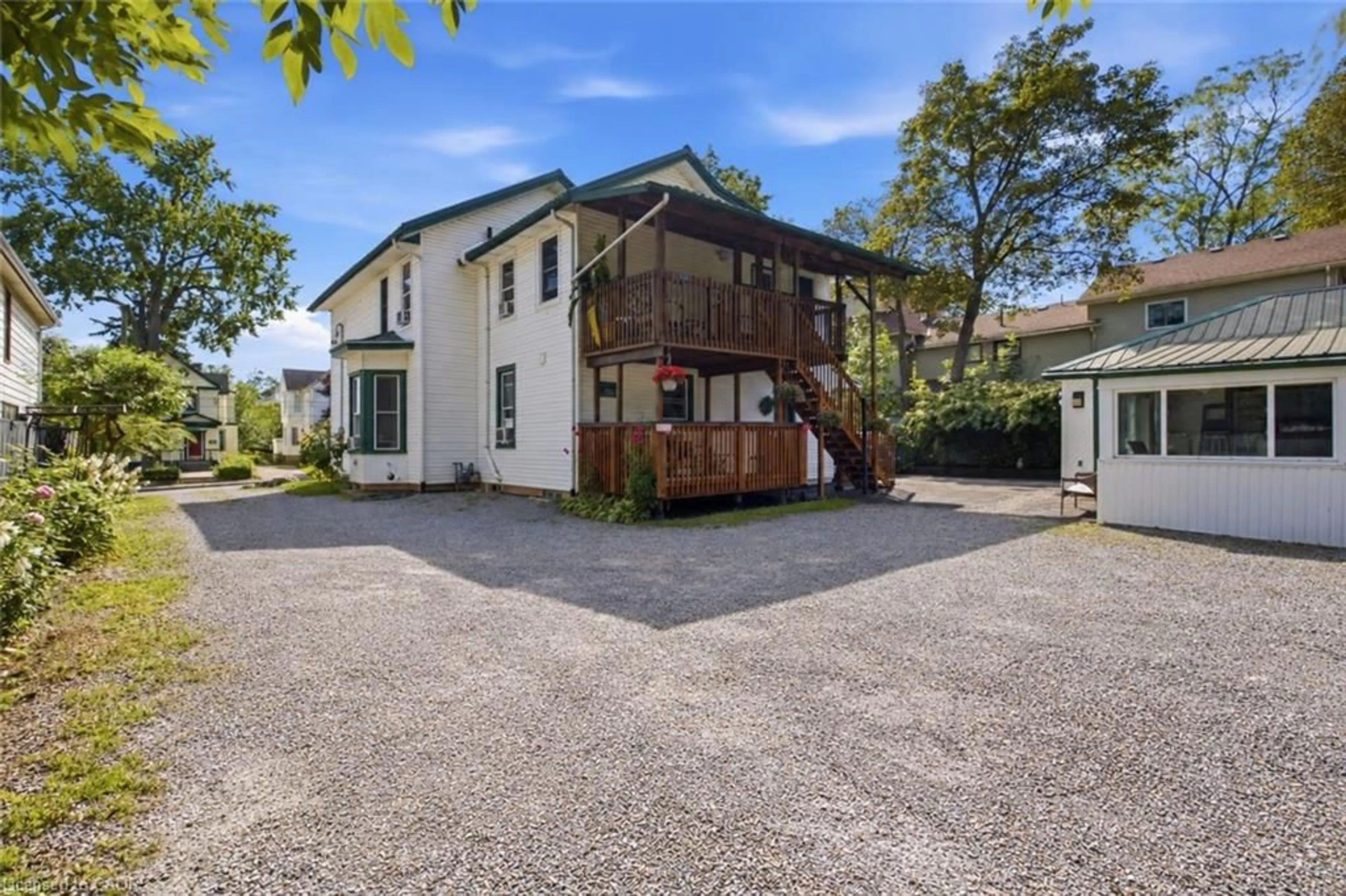 A pic from outside/outdoor area/front of a property/back of a property/a pic from drone, unknown for 4291 Simcoe St, Niagara Falls Ontario L2E 1T5