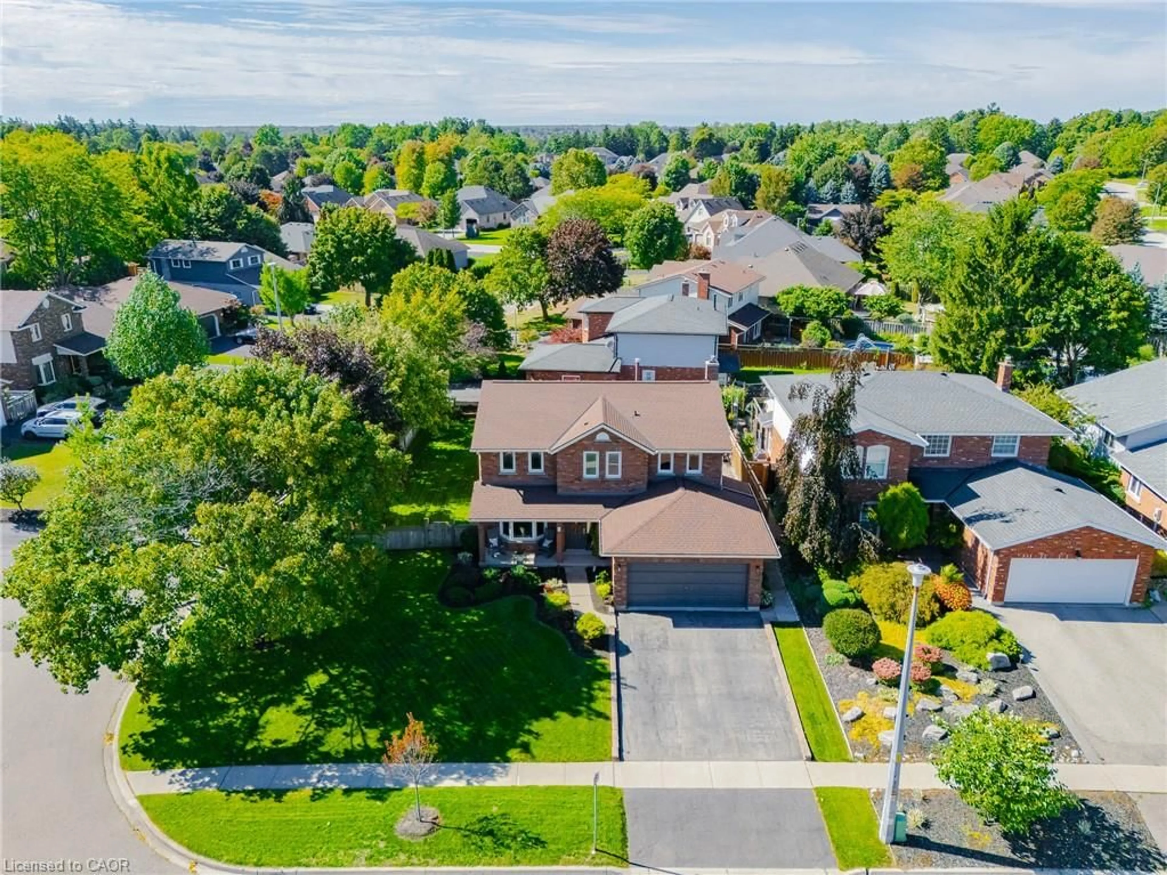 A pic from outside/outdoor area/front of a property/back of a property/a pic from drone, street for 30 Donly Dr, Simcoe Ontario N3Y 5G8