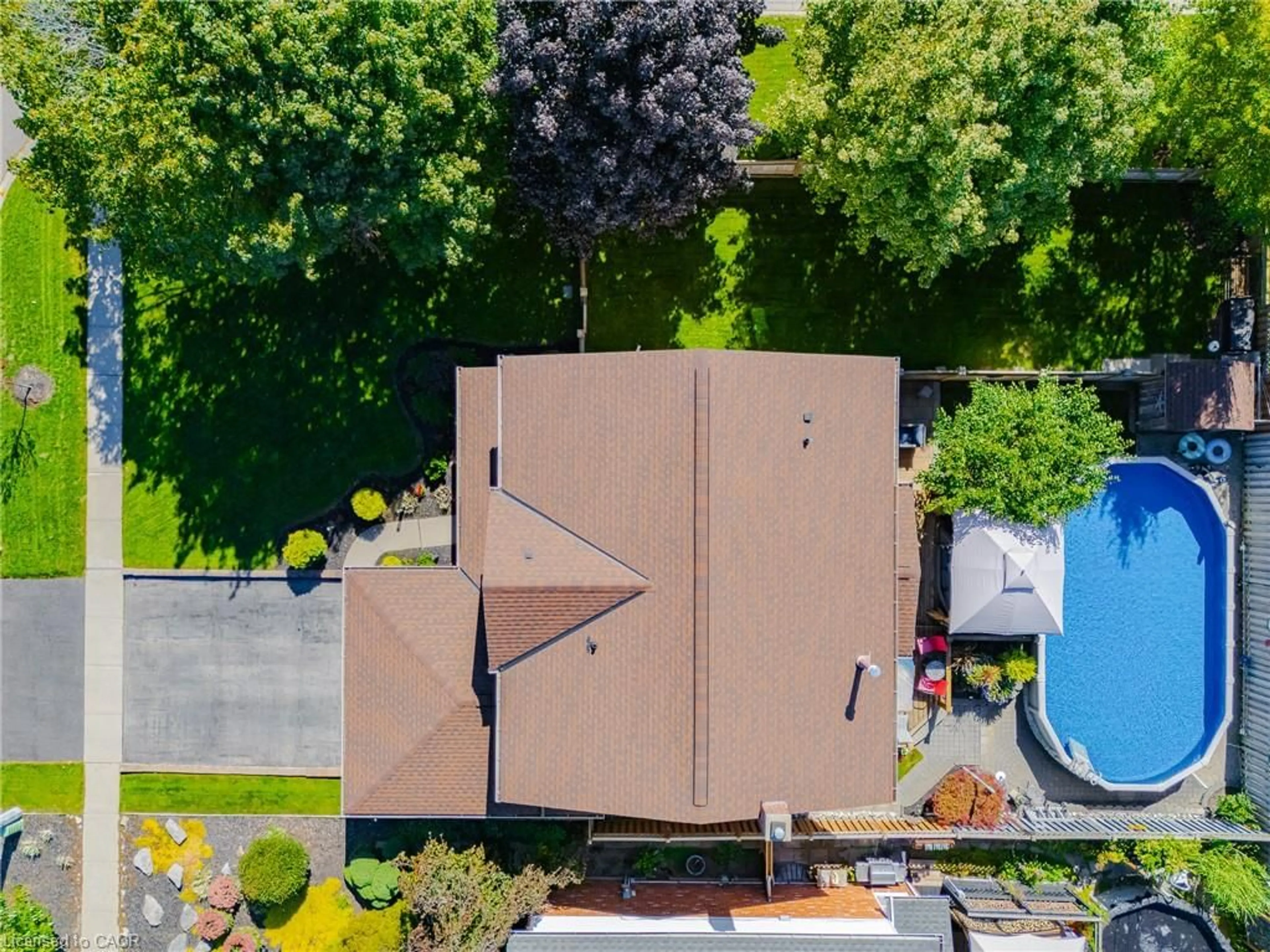 A pic from outside/outdoor area/front of a property/back of a property/a pic from drone, street for 30 Donly Dr, Simcoe Ontario N3Y 5G8